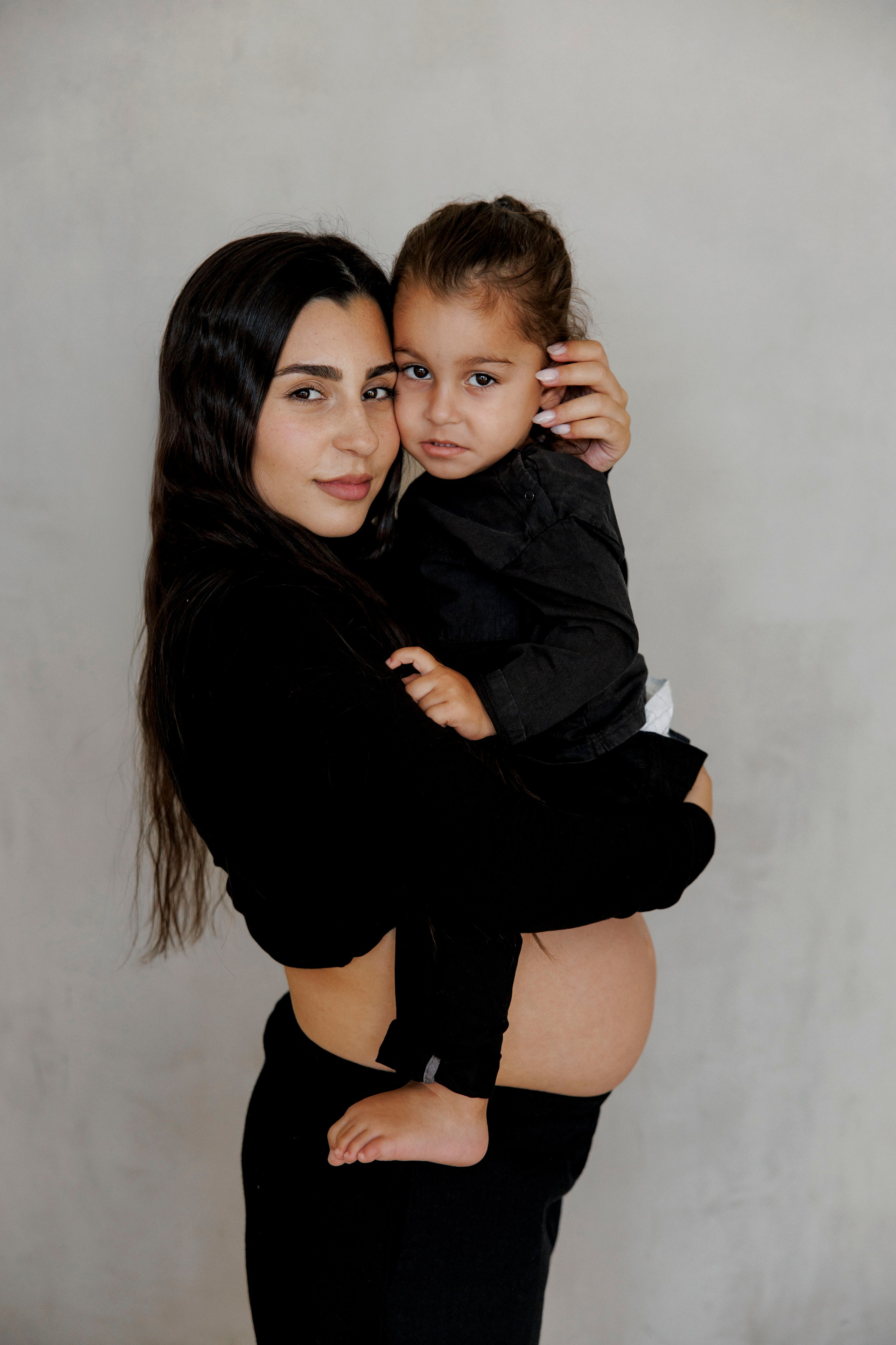 Pregnancy photoshoot inside the Grey Studio. Главная