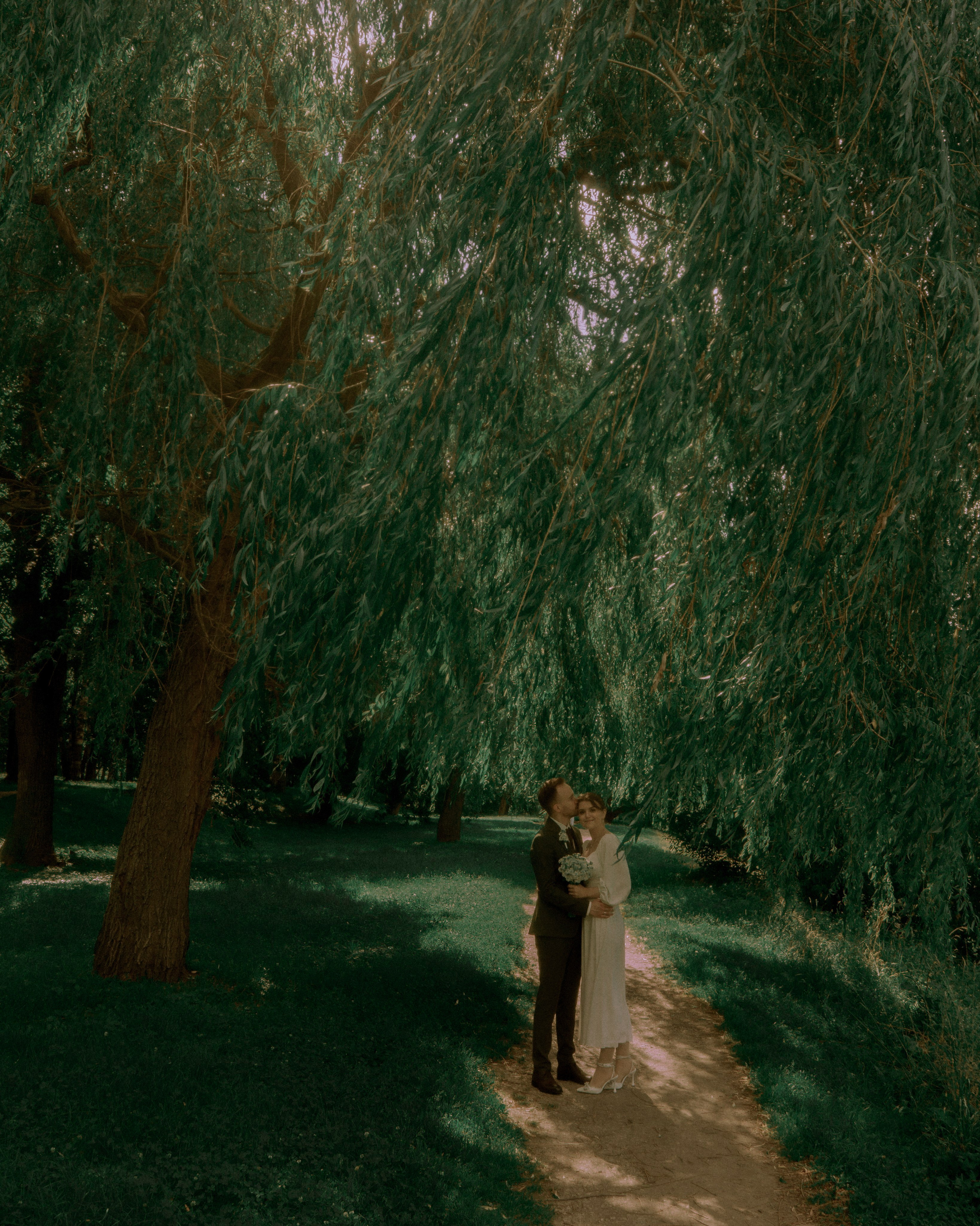 Москва как декорация любви — свадебная фотосессия в городе и на природе. Свадебный фотограф в Санкт-Петербурге Миша Репина