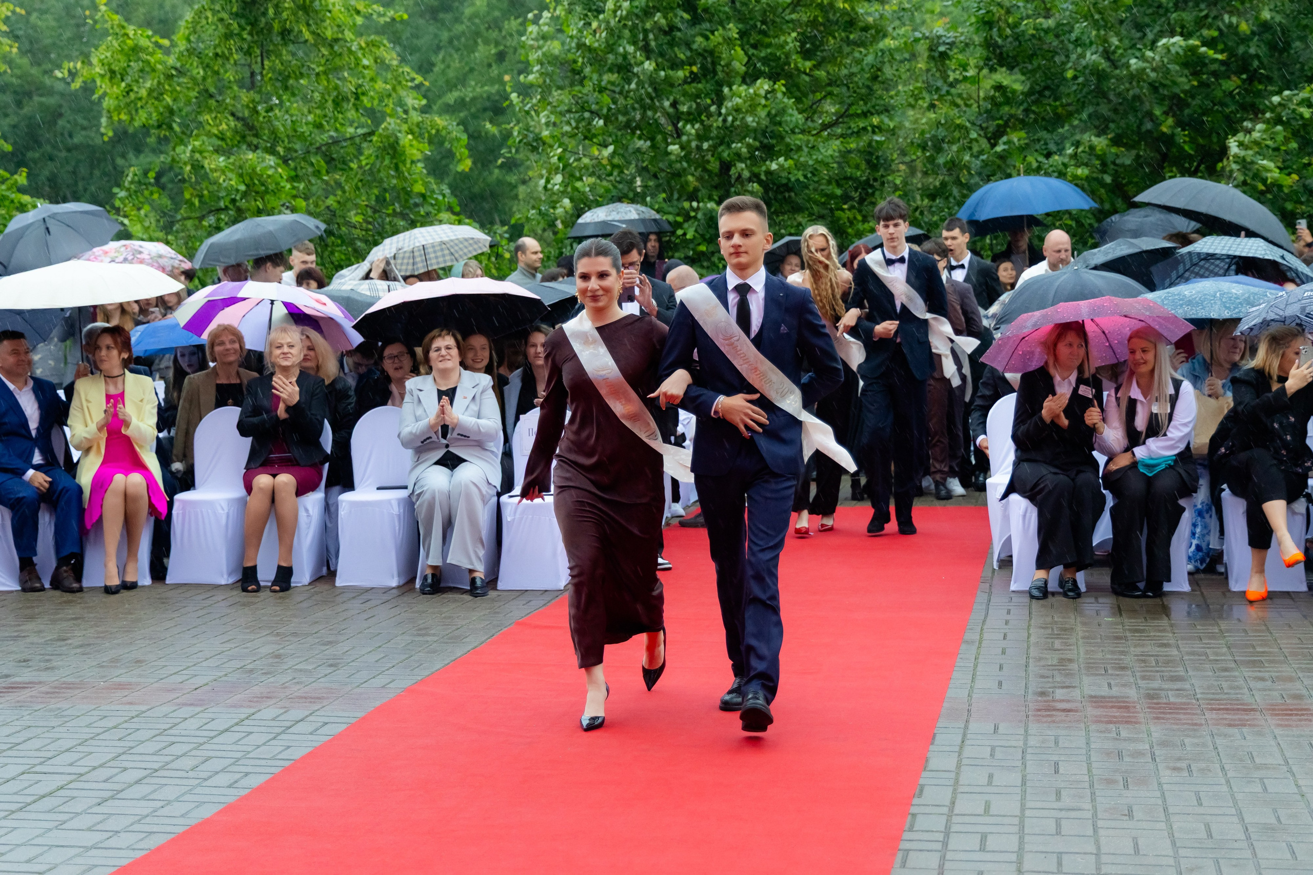 Школьный выпускной 2025 год в Минске, Беларуси. Свадебный фотограф в Минске/Беларуси Сергей Спиридонов