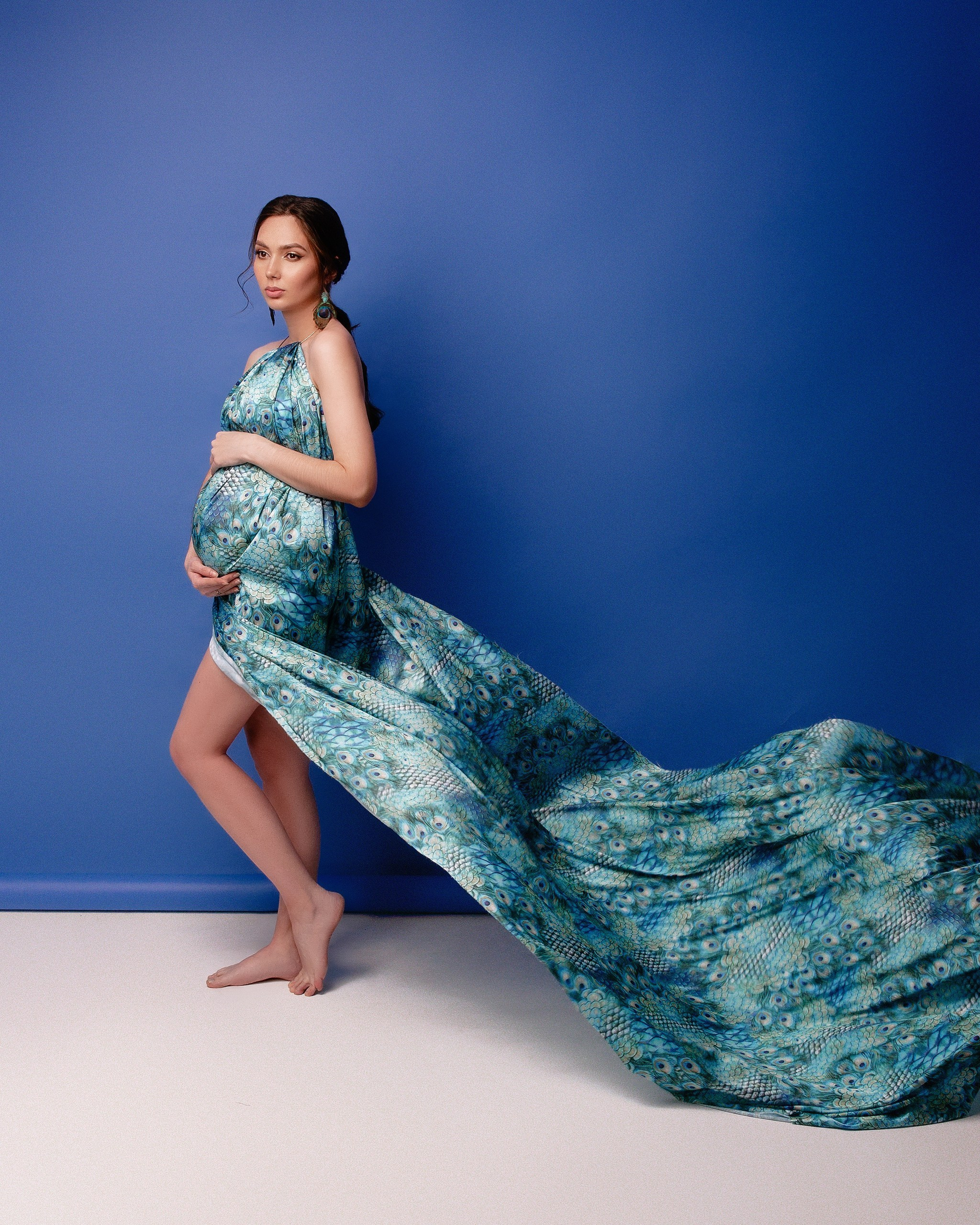 Ткань шёлк Армани Павалин. Фотограф беременности в Екатеринбурге Илона Филатьева