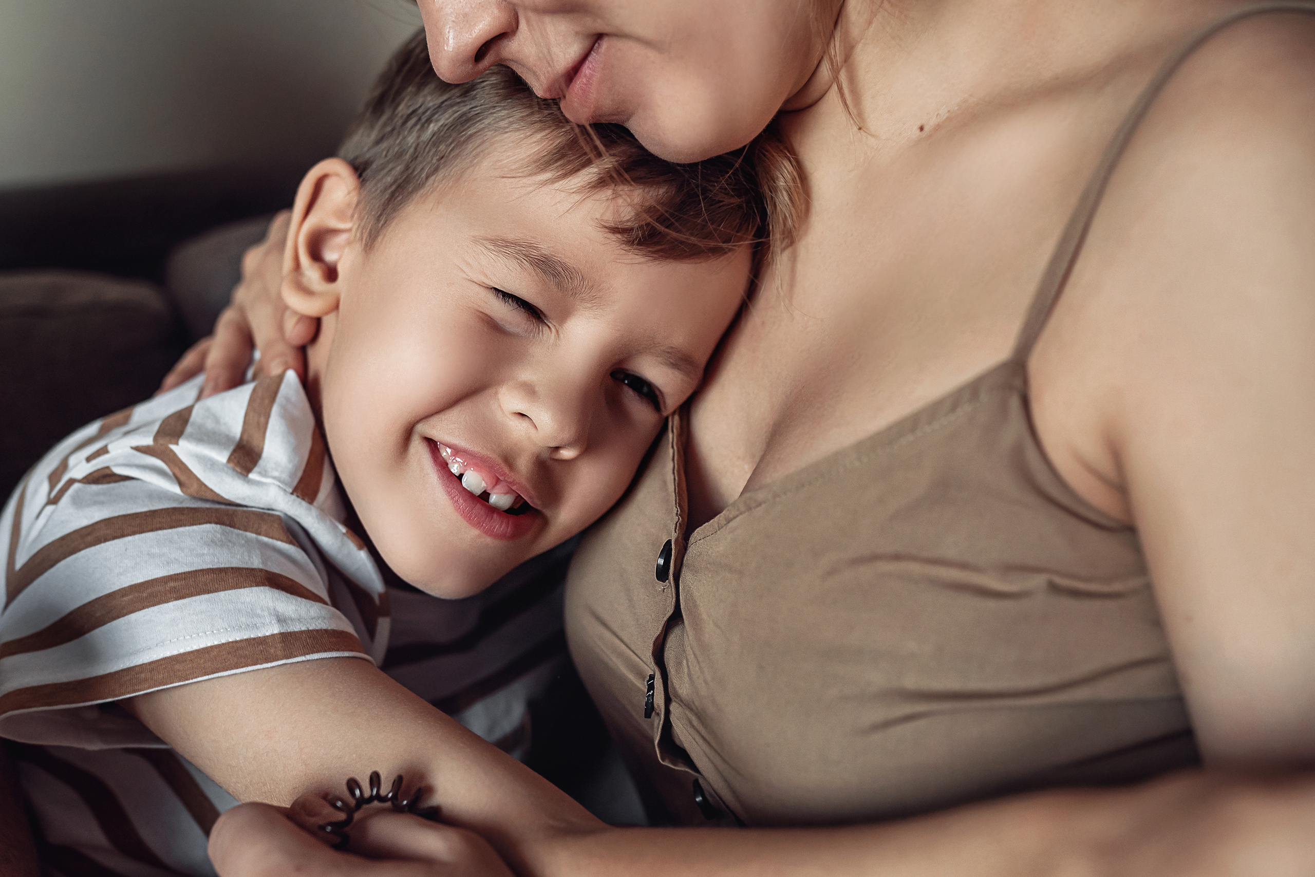 Домашняя съемка с новорожденным. Фотограф \ Видеограф на Крещение, Венчание Москва| Семейные съемки