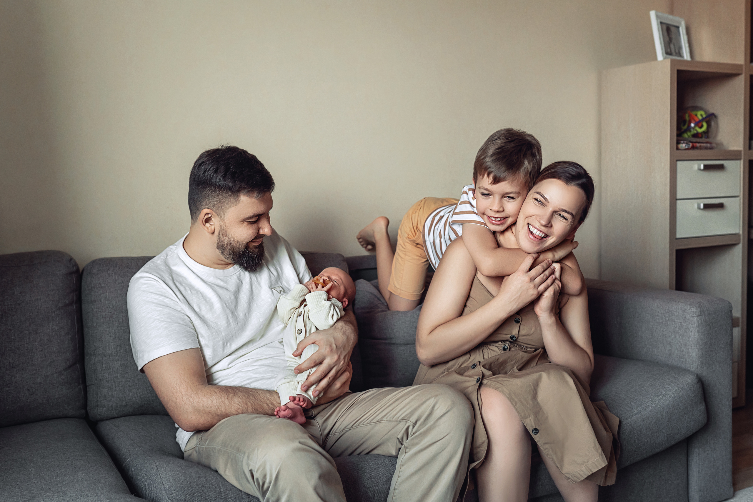 Домашняя съемка с новорожденным. Фотограф \ Видеограф на Крещение, Венчание Москва| Семейные съемки