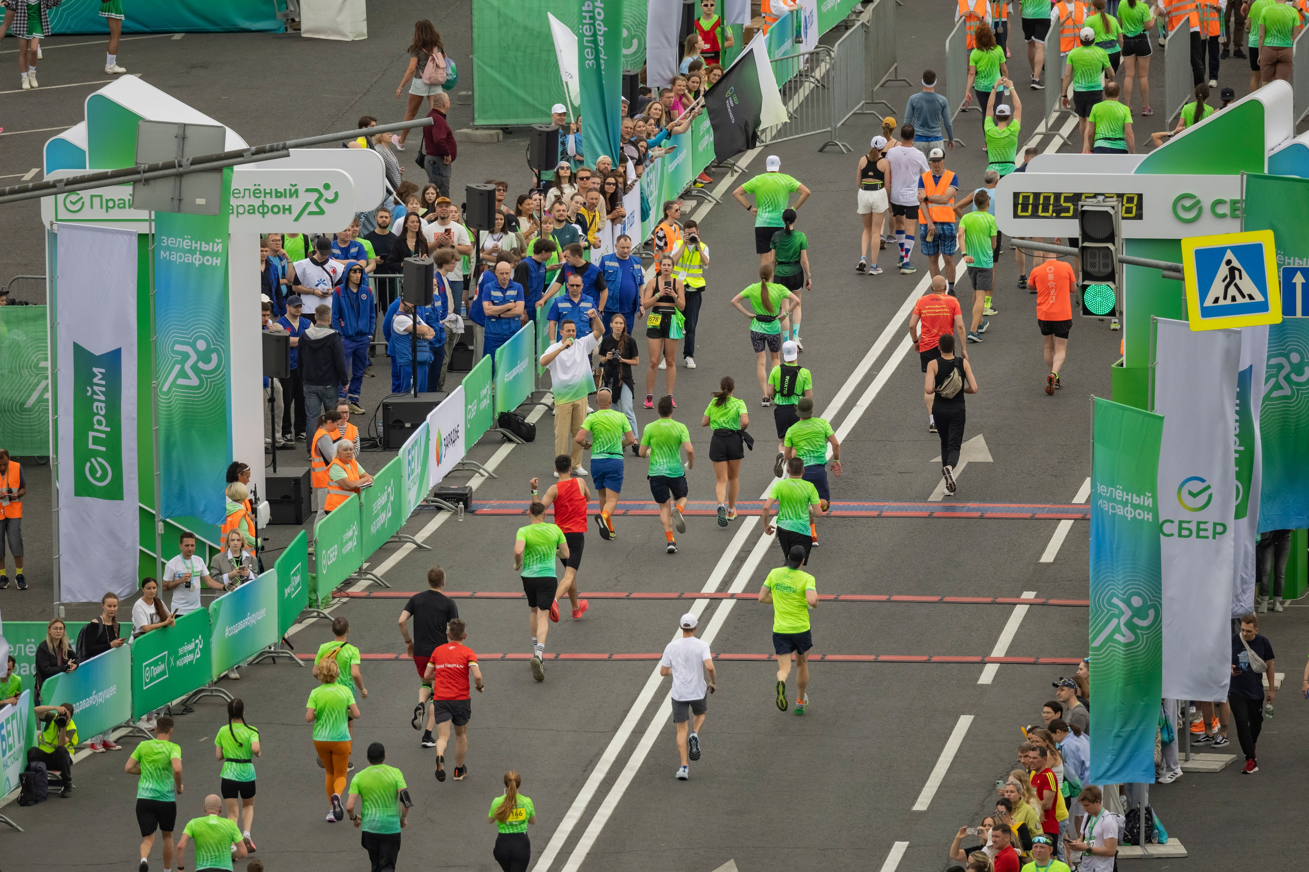 Сбер Зелёный Марафон 2025 Балчуг. Репортажный, event, концертный и backstage фотограф из Москвы Виталий Кривцов