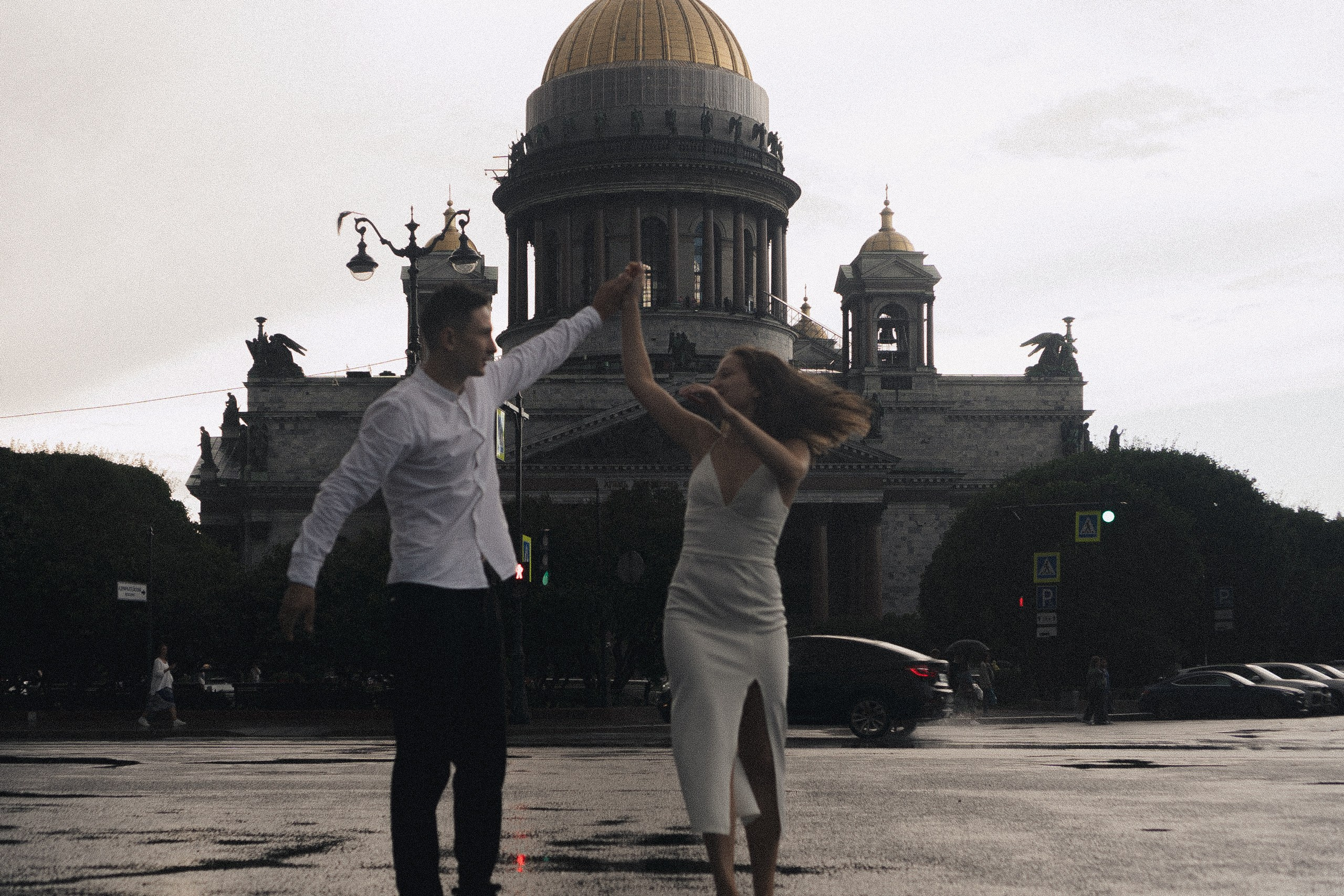 СВАДЕБНАЯ ФОТОСЕСИСИЯ В МЕТРО И ВОЗЛЕ ИСАКИЕВСКОГО СОБОРА В ДОЖДЬ. Профессиональный фотограф, Санкт-Петербург — Виктория Богомолова