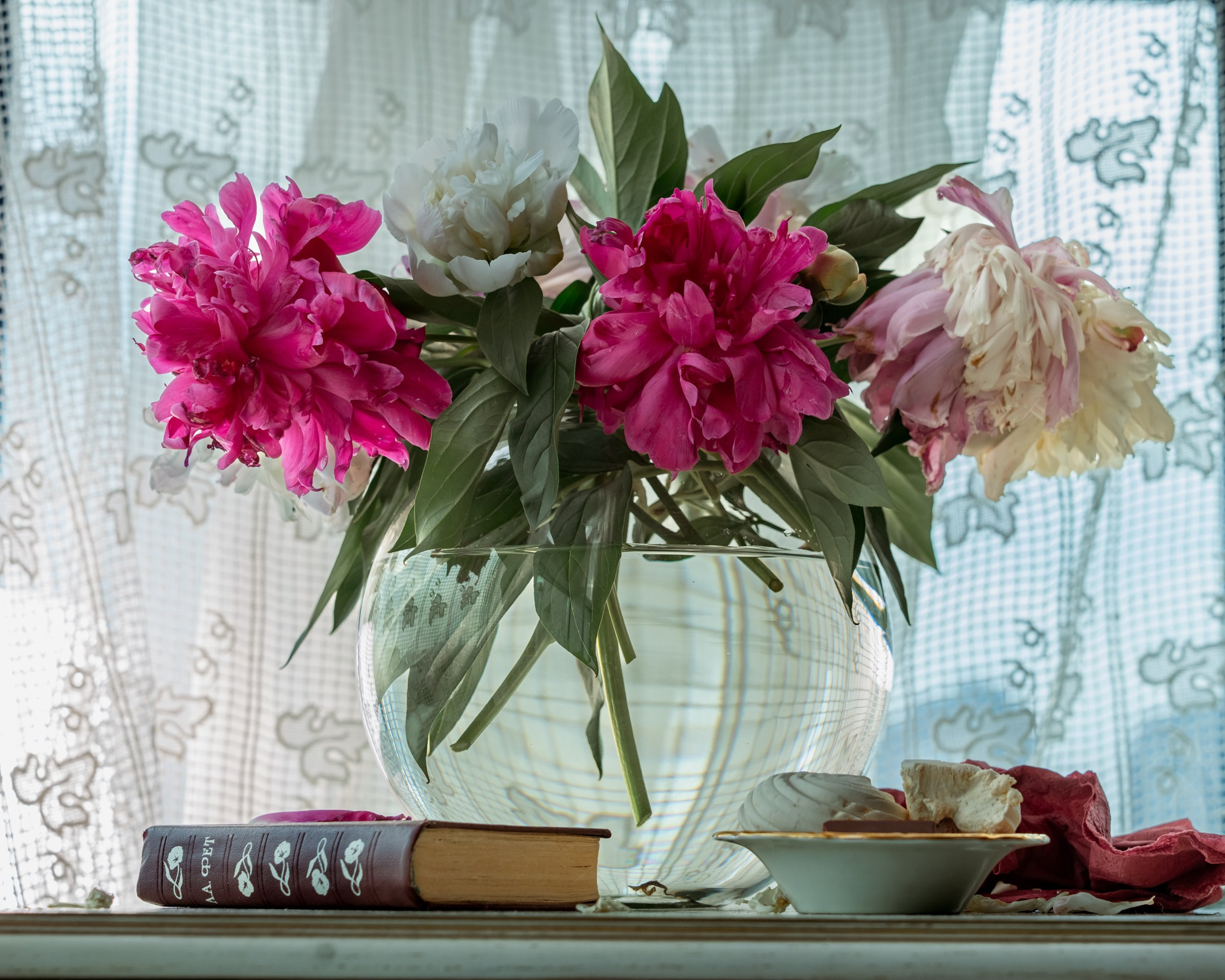 Летний натюрморт с пионами