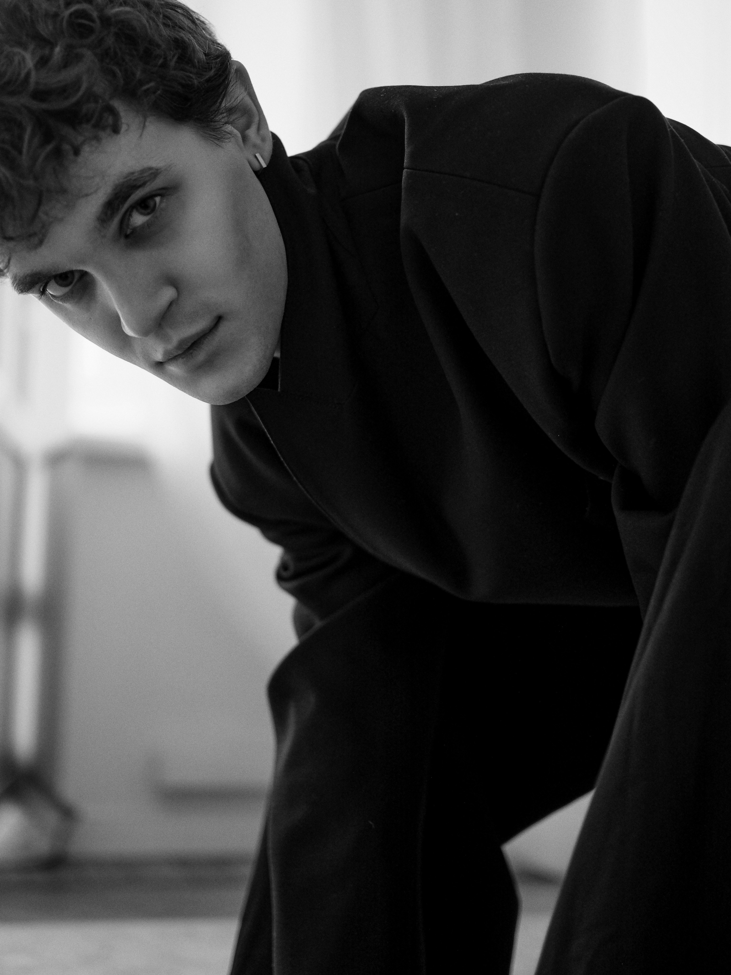 89233. Главная