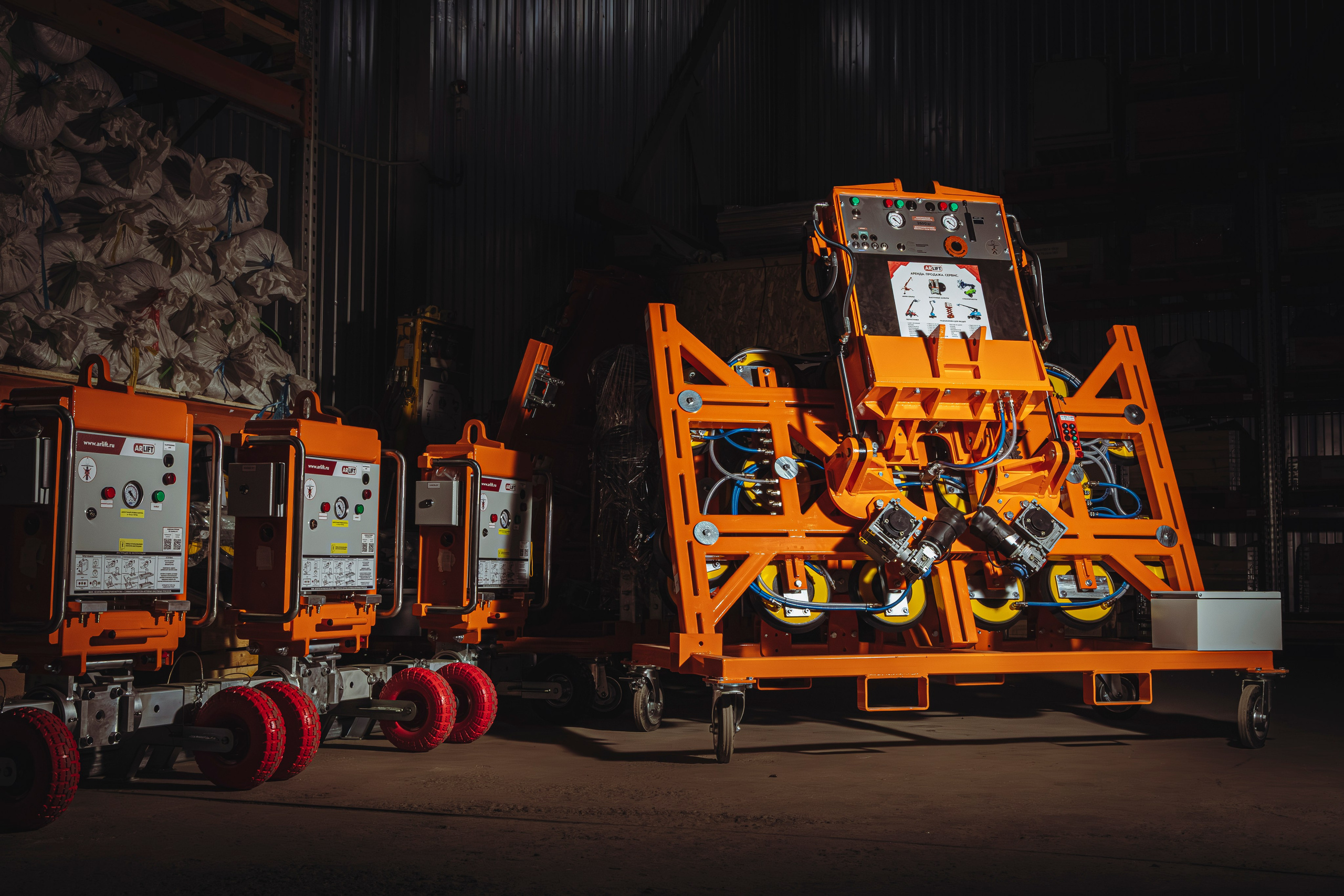 Линейка вакуумных захватов: демонстрация ассортимента размеров и модификаций.