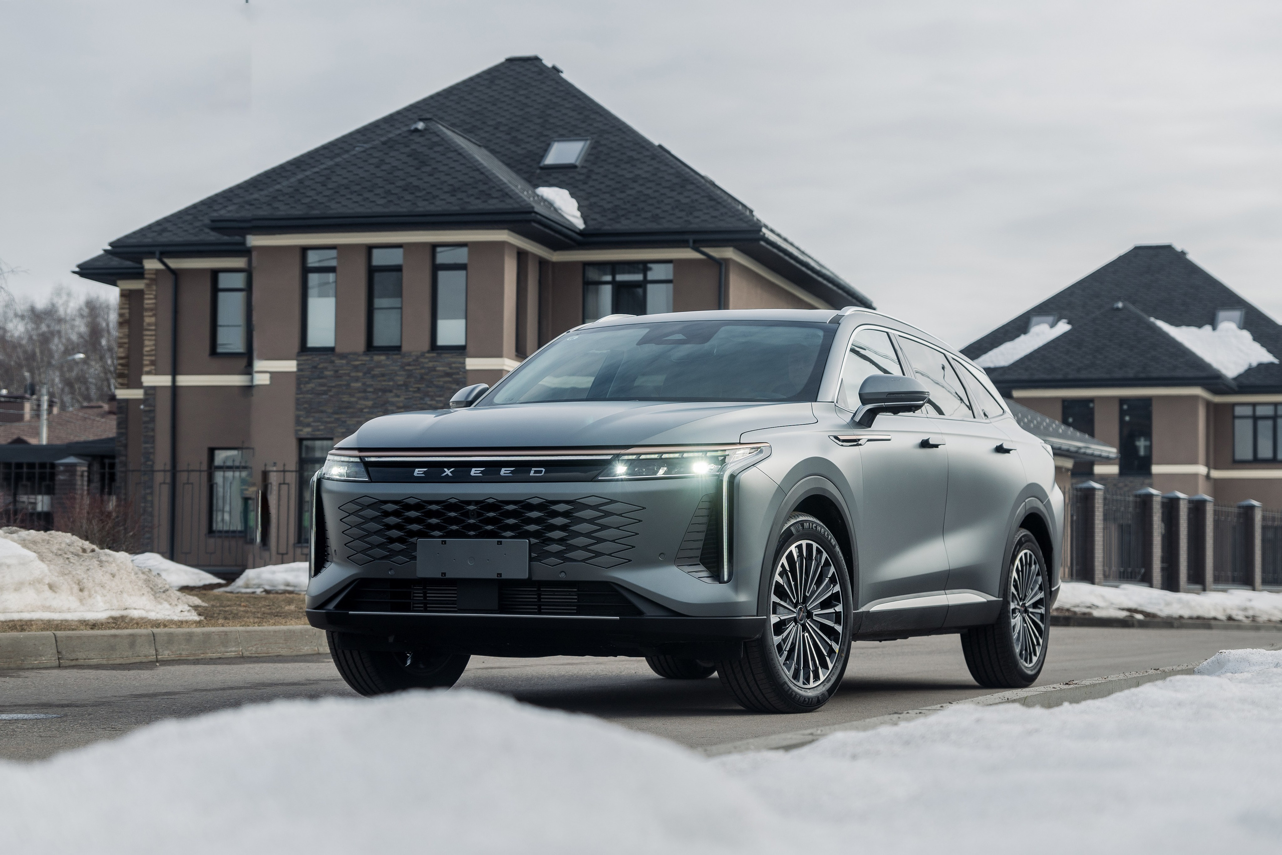 Фотосъемка китайского автомобиля за городом. Жуков Илья  свадебный фотограф в Москве