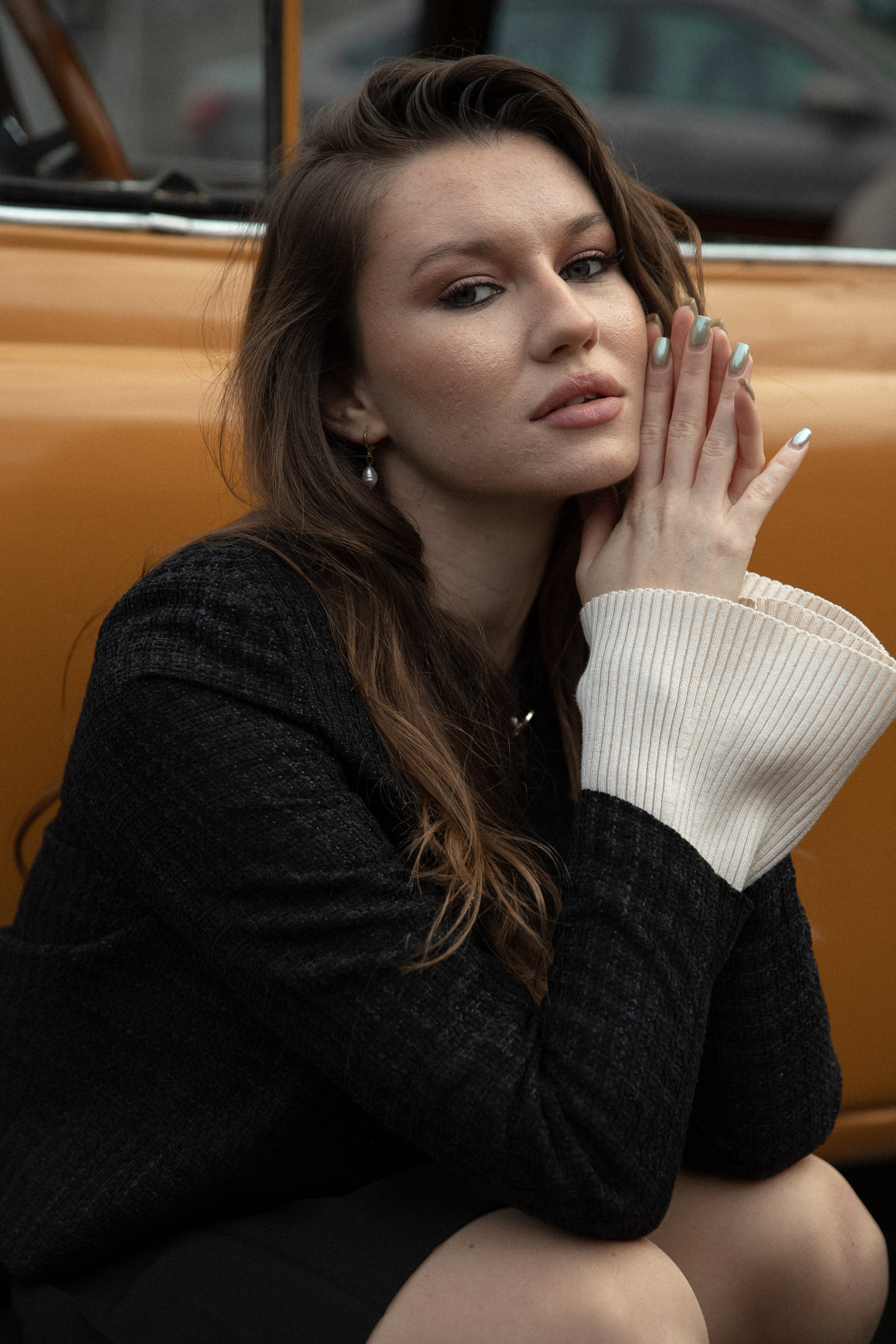 Женская фотосессия с ретро авто. Свадебный фотограф Бакрымова Валентина