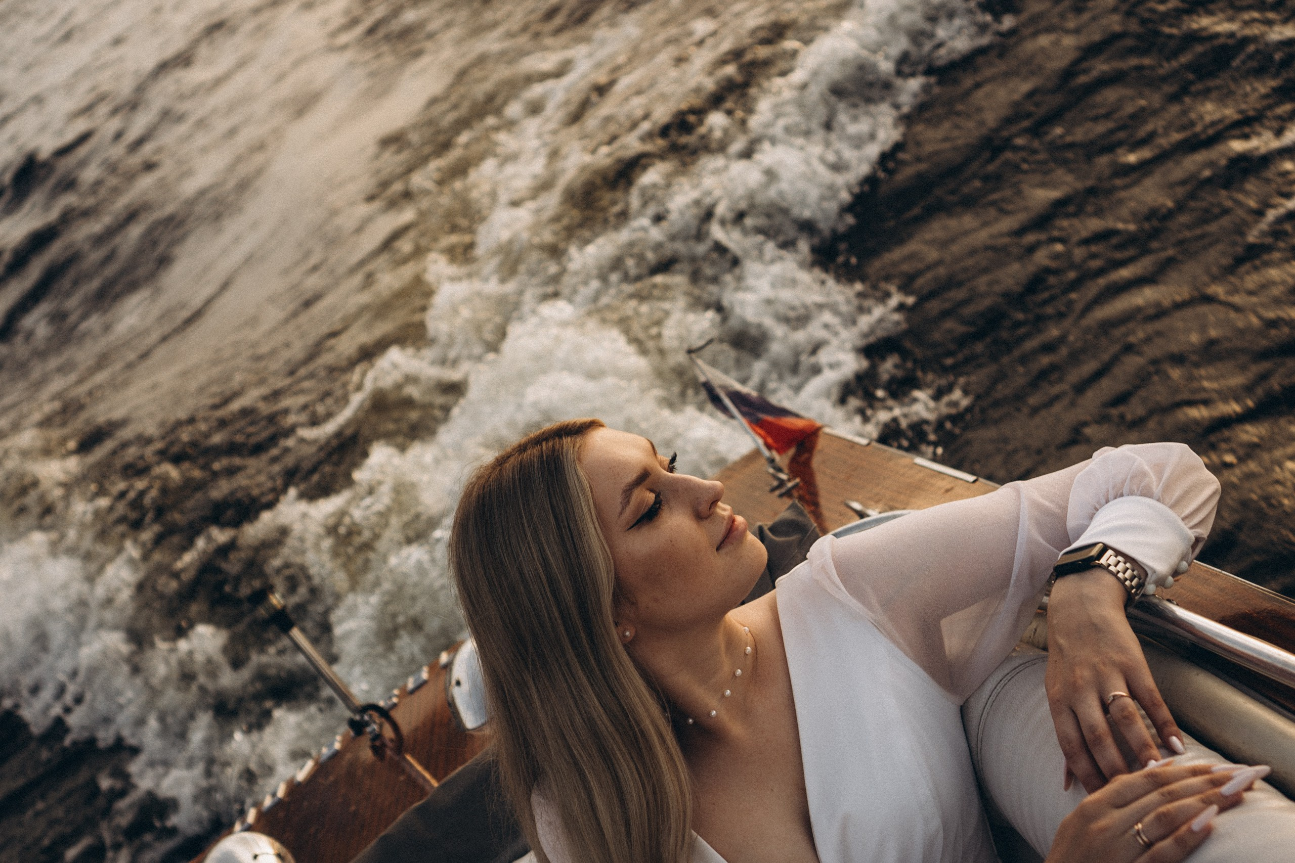 СВАДЕНБНАЯ СЬЕМКА НА КАТЕРЕ ПО КАНАЛАМ САНКТ-ПЕТЕРБУРГА И В АКВАТОРИИ НЕВЫ. Профессиональный фотограф, Санкт-Петербург — Виктория Богомолова