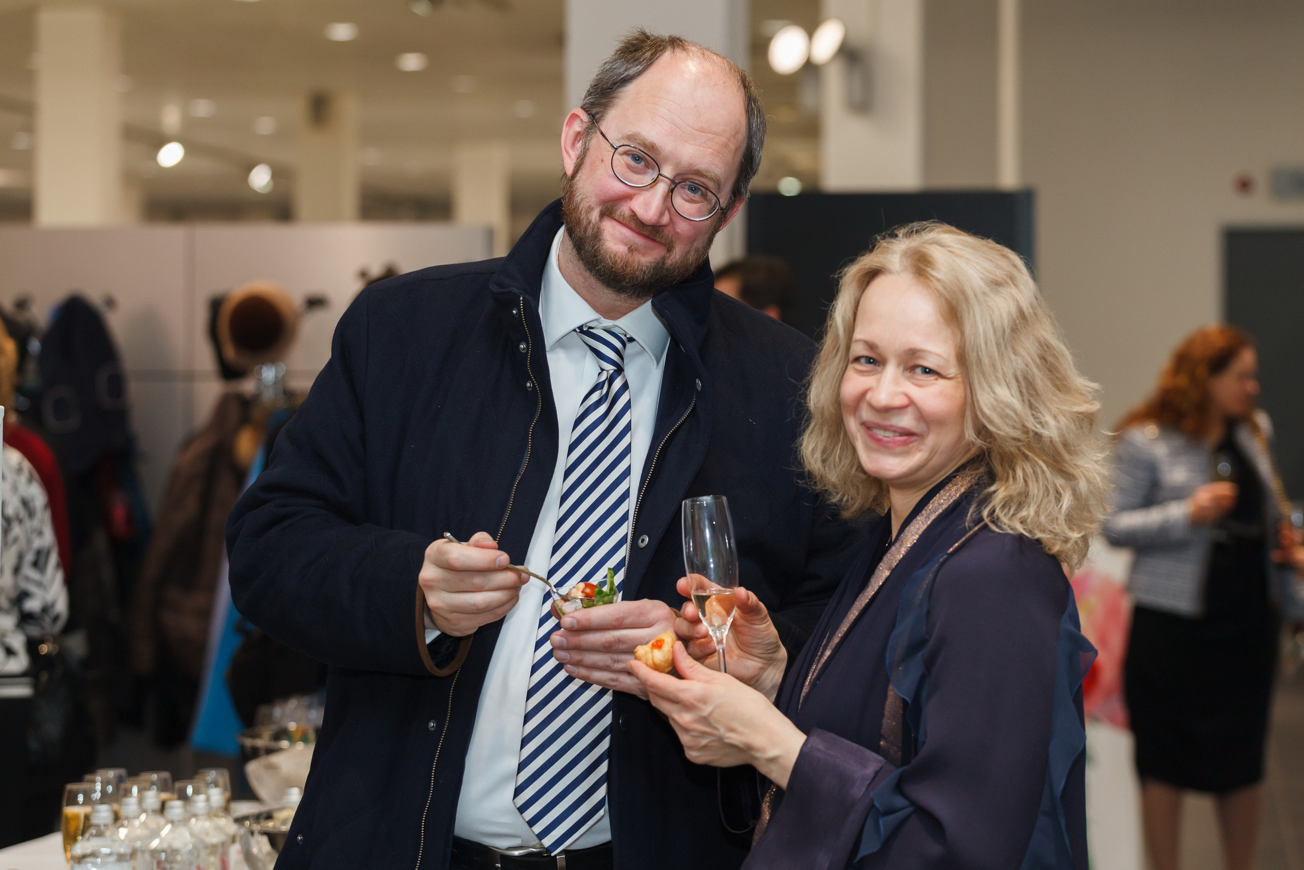 Профессиональный репортажный фотограф на выставки, презентации и другие светские мероприятия, в Санкт-Петербурге.