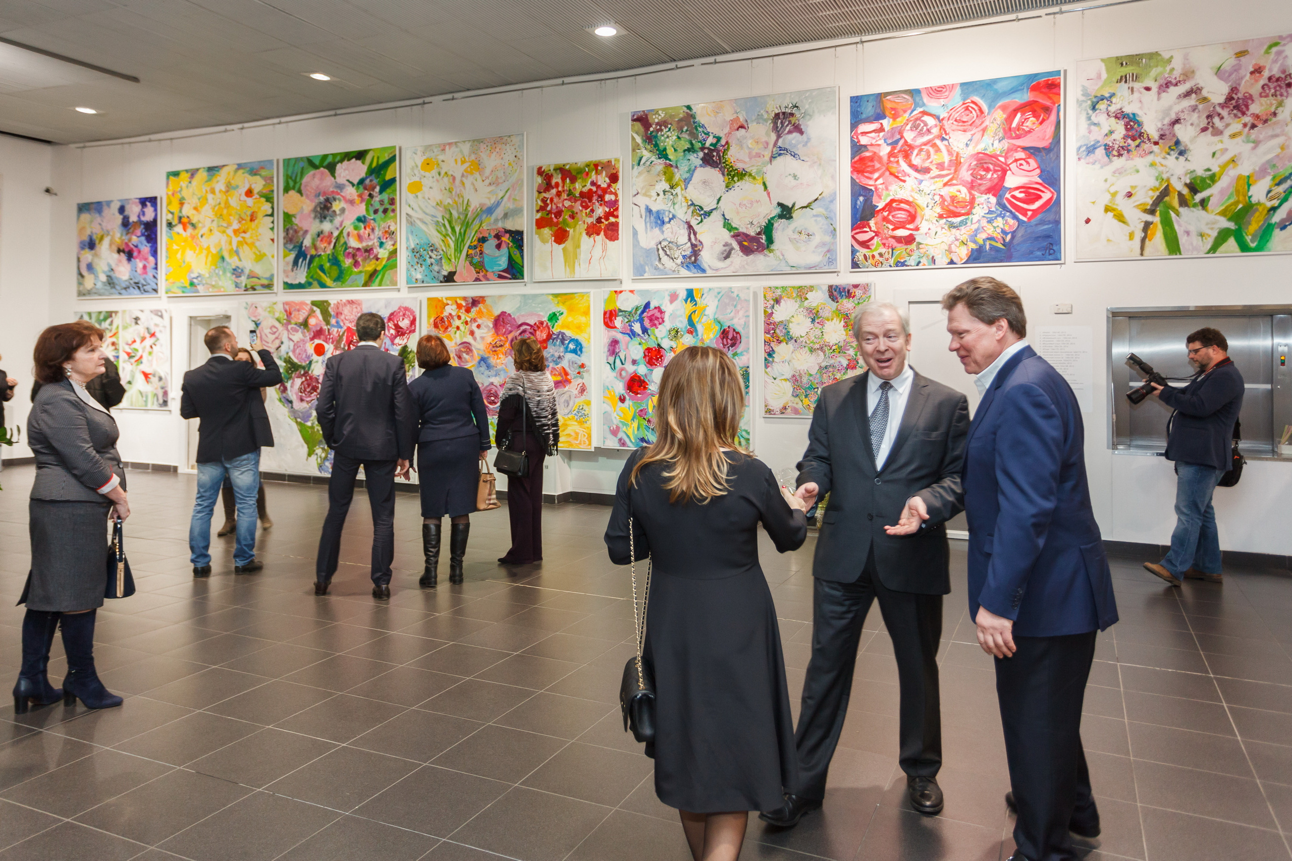 Профессиональный репортажный фотограф на выставки, презентации и другие светские мероприятия, в Санкт-Петербурге.