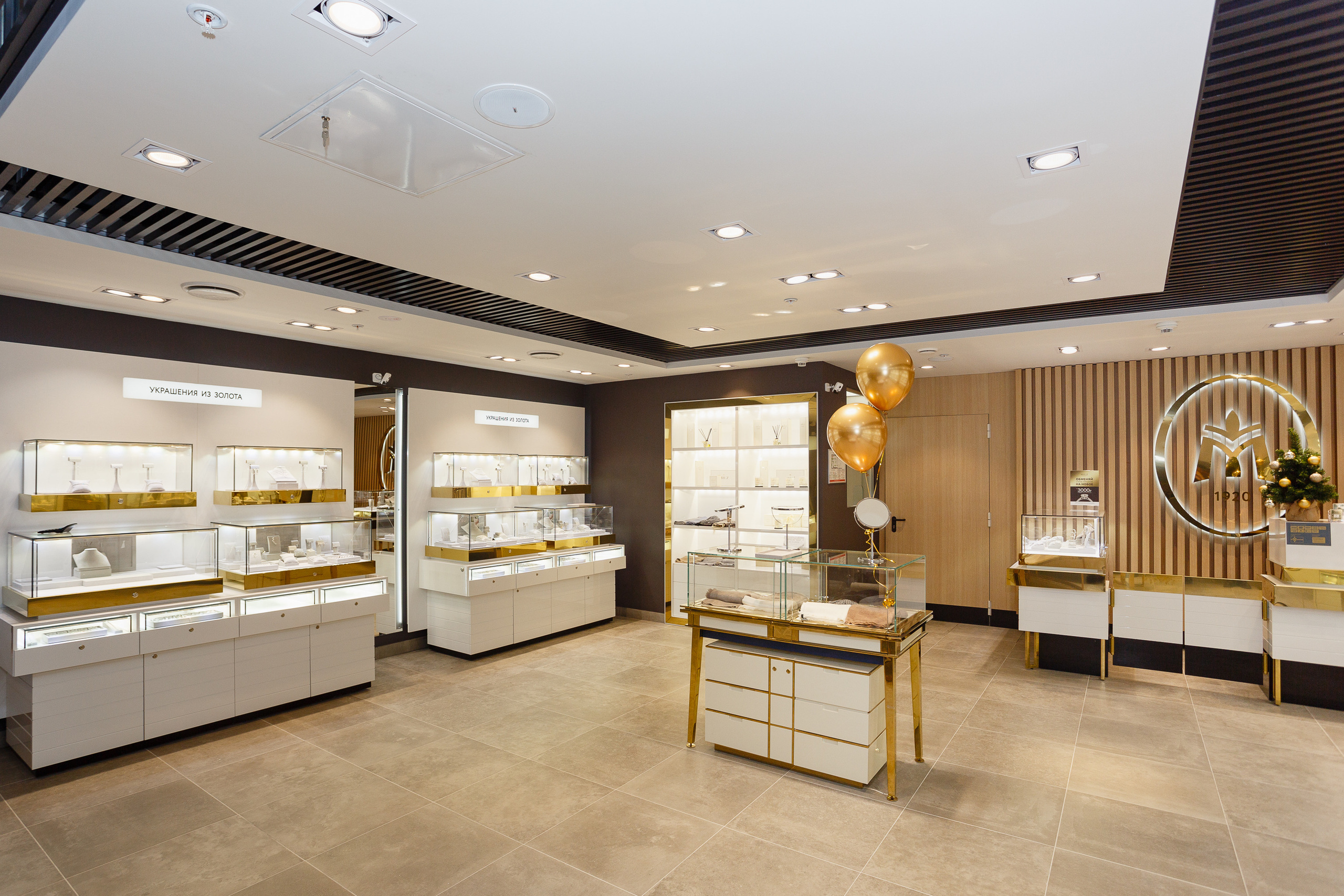 Профессиональный репортажный фотограф на выставки, презентации и другие светские мероприятия, в Санкт-Петербурге.