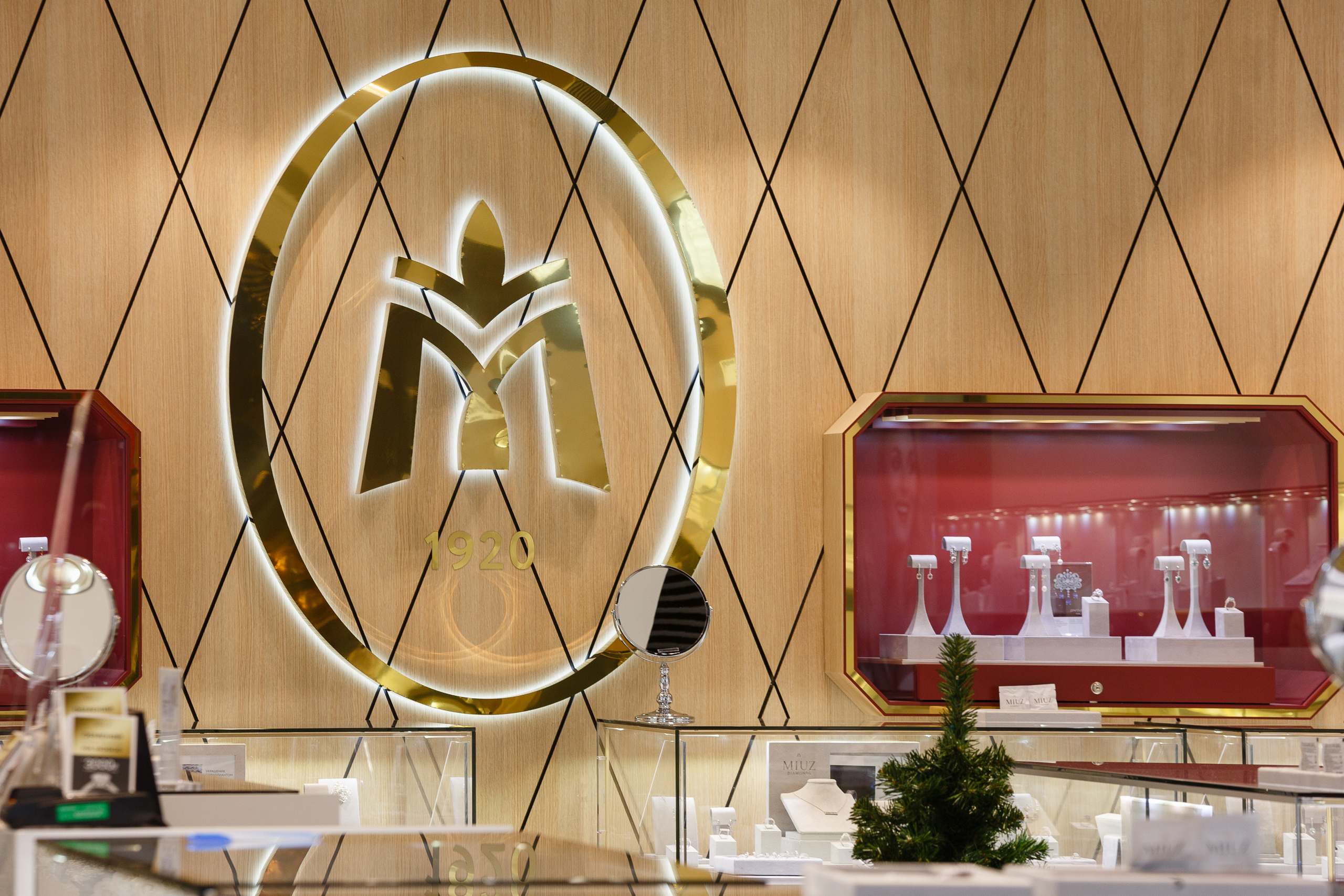 Профессиональный репортажный фотограф на выставки, презентации и другие светские мероприятия, в Санкт-Петербурге.