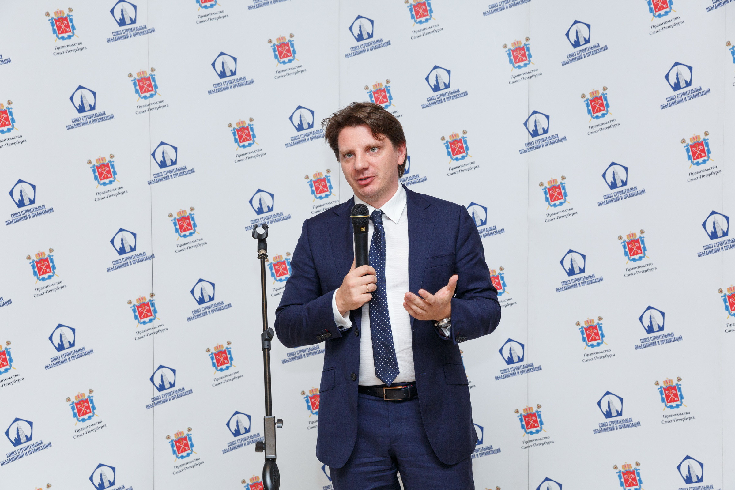 Профессиональный фотограф на форум, конференцию и другие мероприятия в Санкт-Петербурге. Репортажная фотосъёмка массовых мероприятий для компаний, частных лиц, выставочных и лекционных пространств, event-агентств.