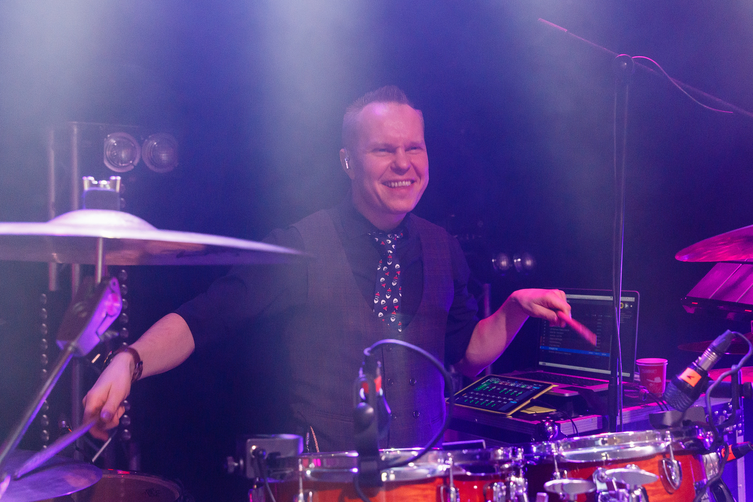 Профессиональный репортажный фотограф на концерт в Санкт-Петербурге и области.