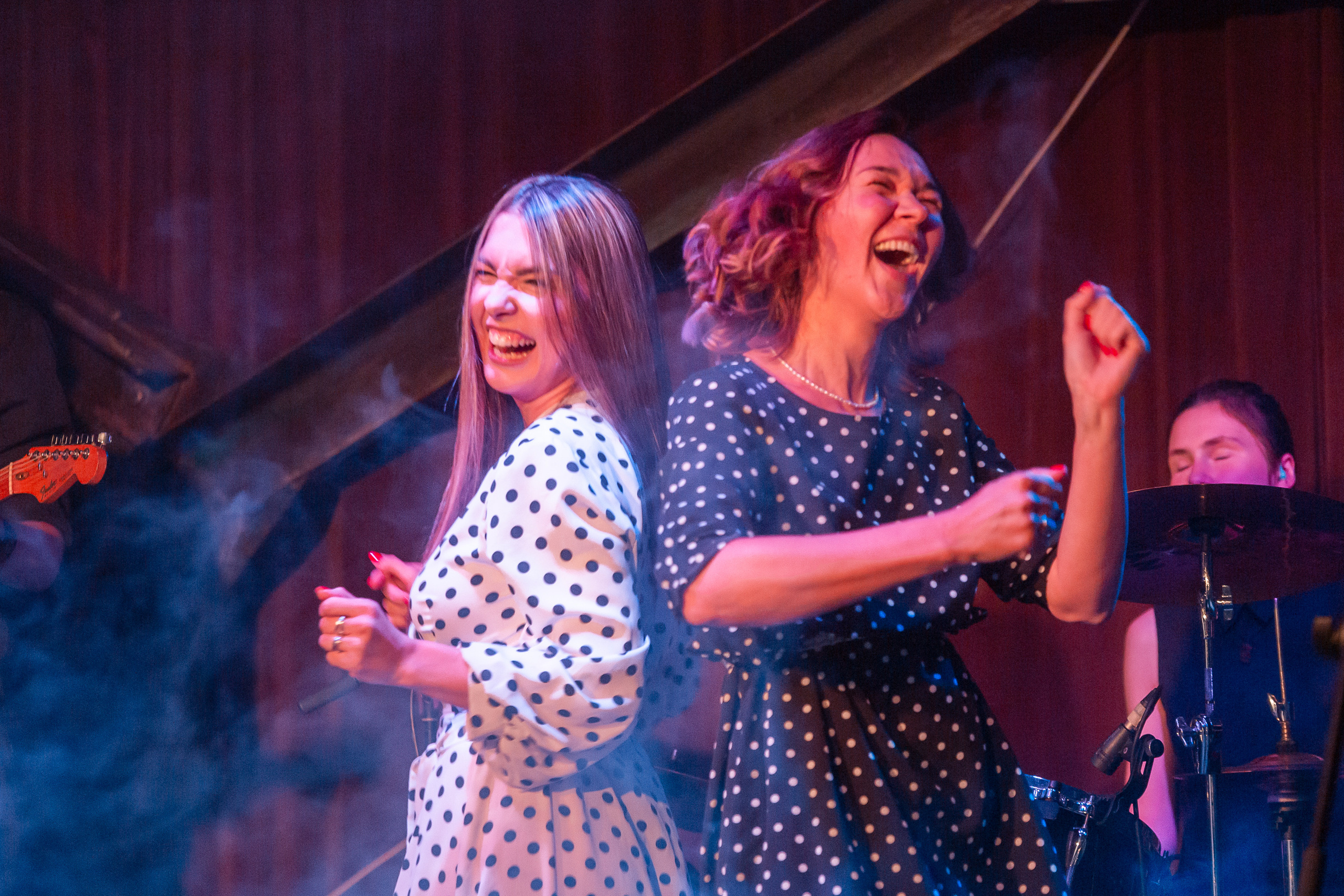 Профессиональный репортажный фотограф на концерты, фестивали и праздничные мероприятия в Санкт-Петербурге и области.