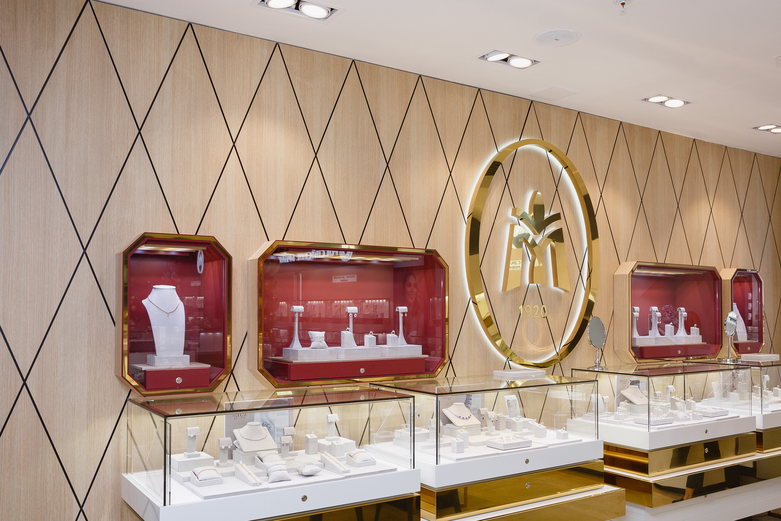 Профессиональный репортажный фотограф на выставки, презентации и другие светские мероприятия, в Санкт-Петербурге.