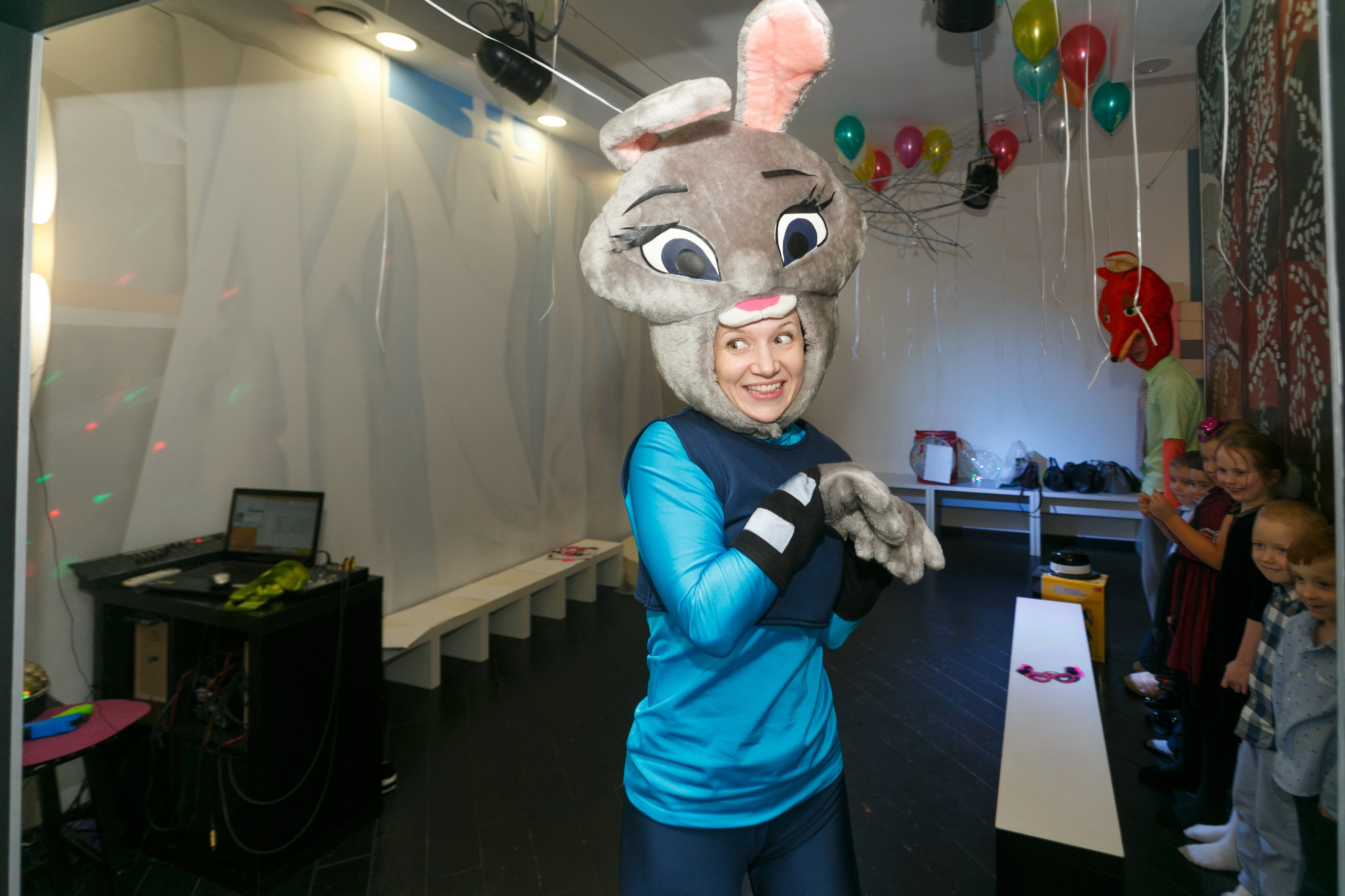 Профессиональный фотограф на праздник, вечеринку, корпоратив. Репортажная фотосъёмка частных мероприятий, детских праздников, вечеринок и мастерклассов в Санкт-Петербурге.