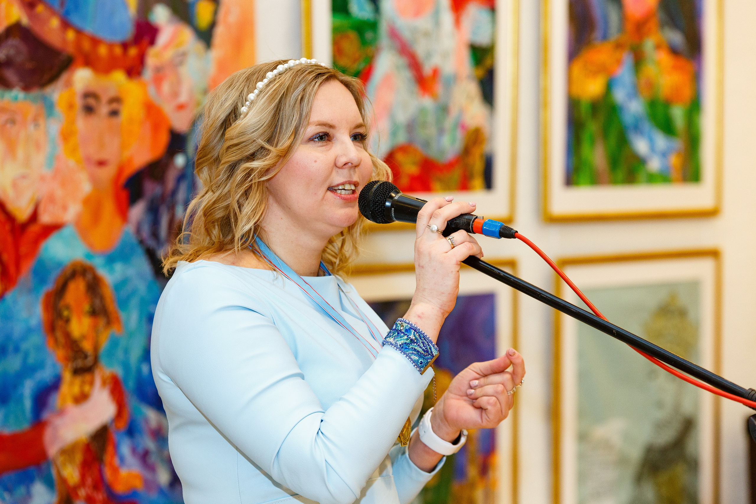 Профессиональный репортажный фотограф на выставки, презентации и другие светские мероприятия, в Санкт-Петербурге.