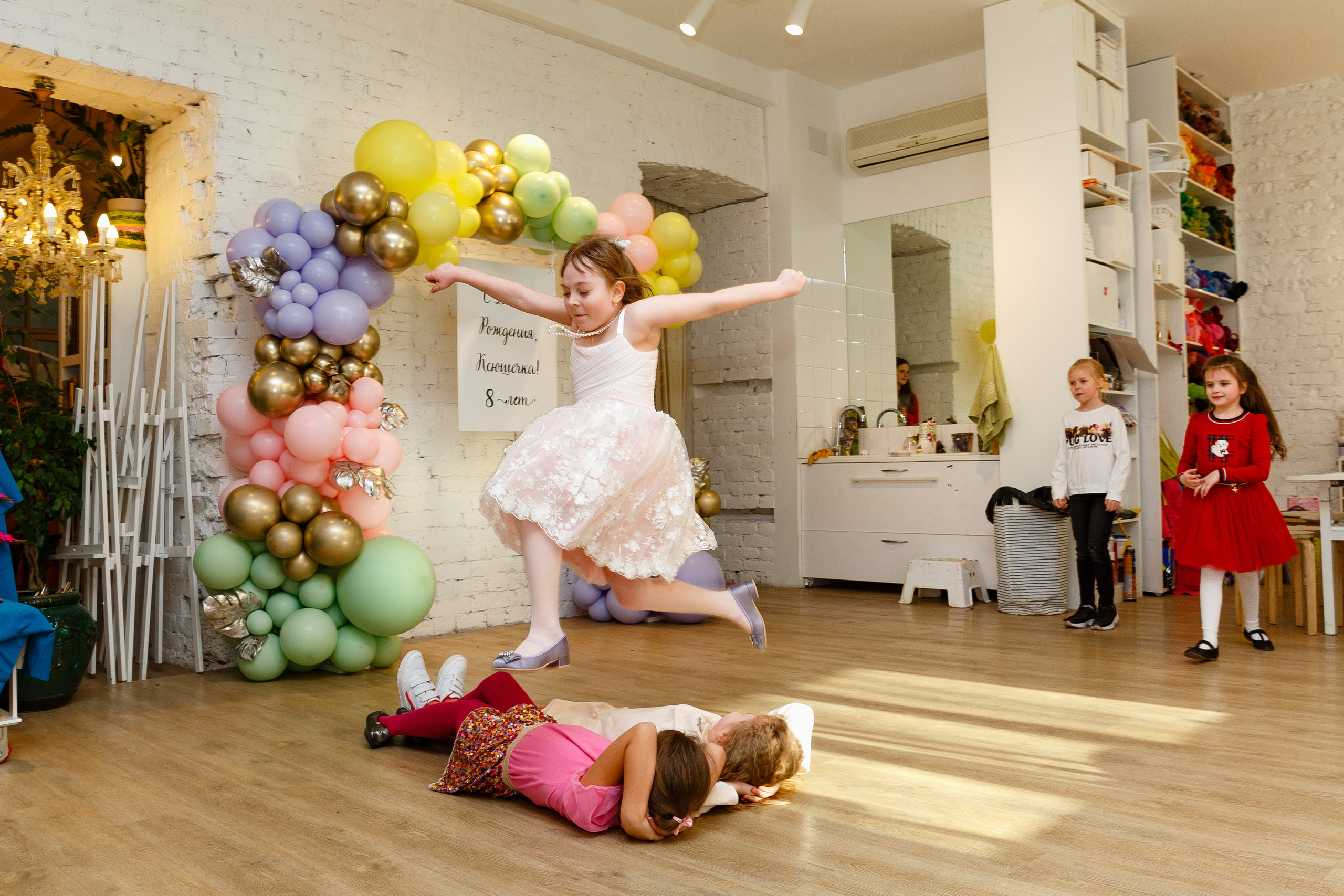 Профессиональный фотограф на праздник, вечеринку, корпоратив. Репортажная фотосъёмка частных мероприятий, детских праздников, вечеринок и мастерклассов в Санкт-Петербурге.