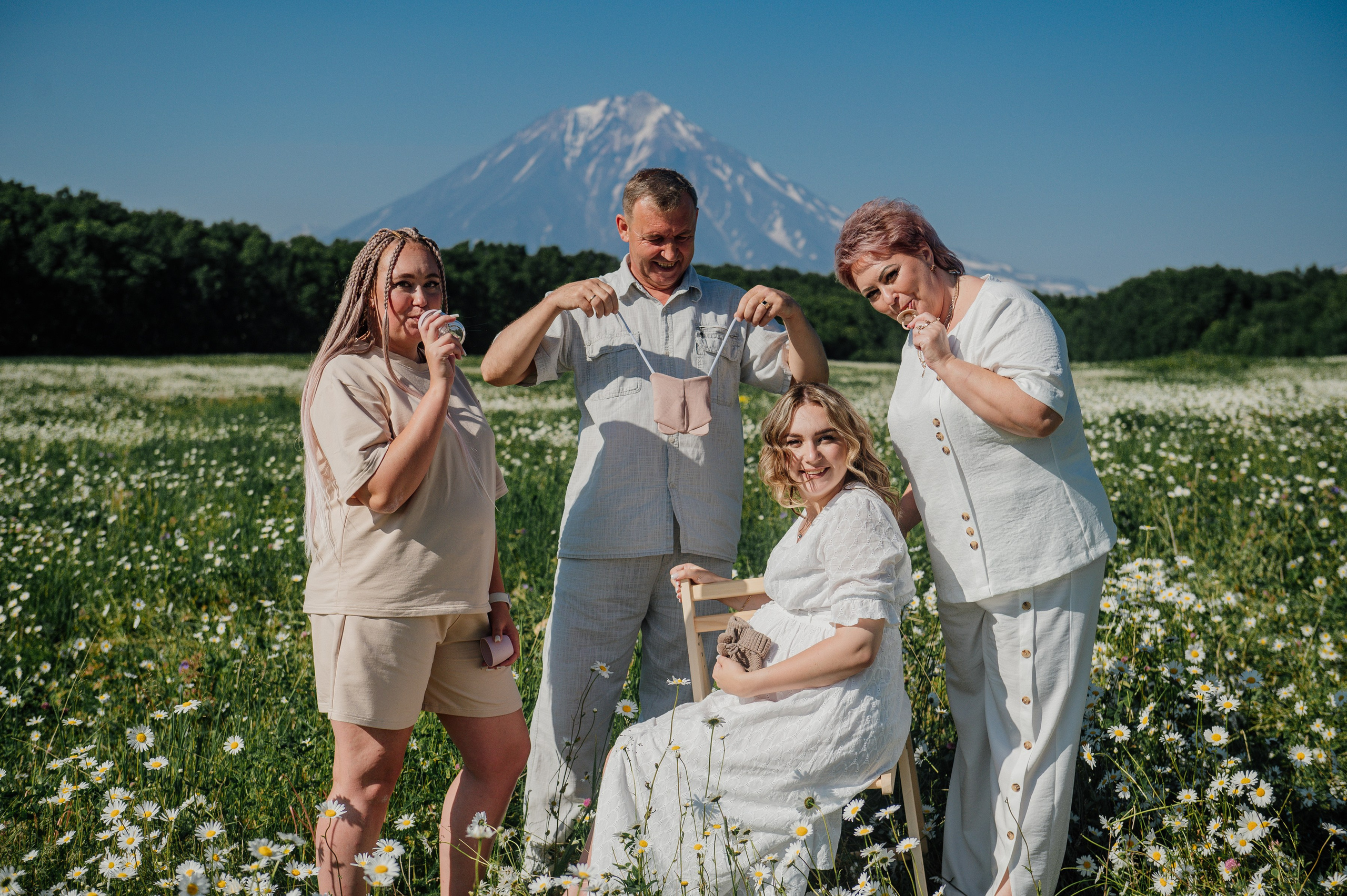 Большая семья в ромашках. Свадебный и семейный фотограф Камчатка. Фотограф Камчатка