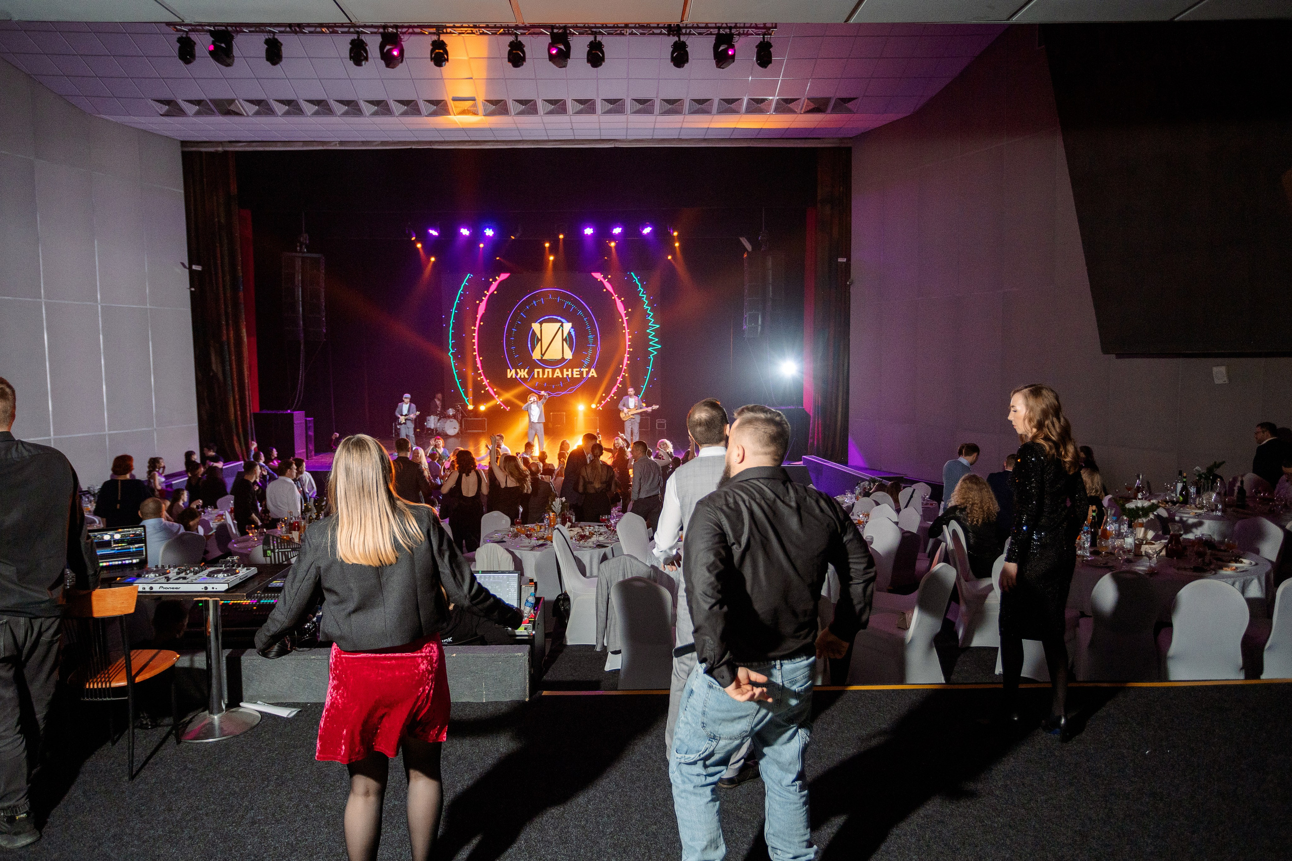 РЕПОРТАЖ: НОВЫЙ ГОД В ДК МЕТАЛЛУРГ. Профессиональный фотограф в Ижевске Леша Петров