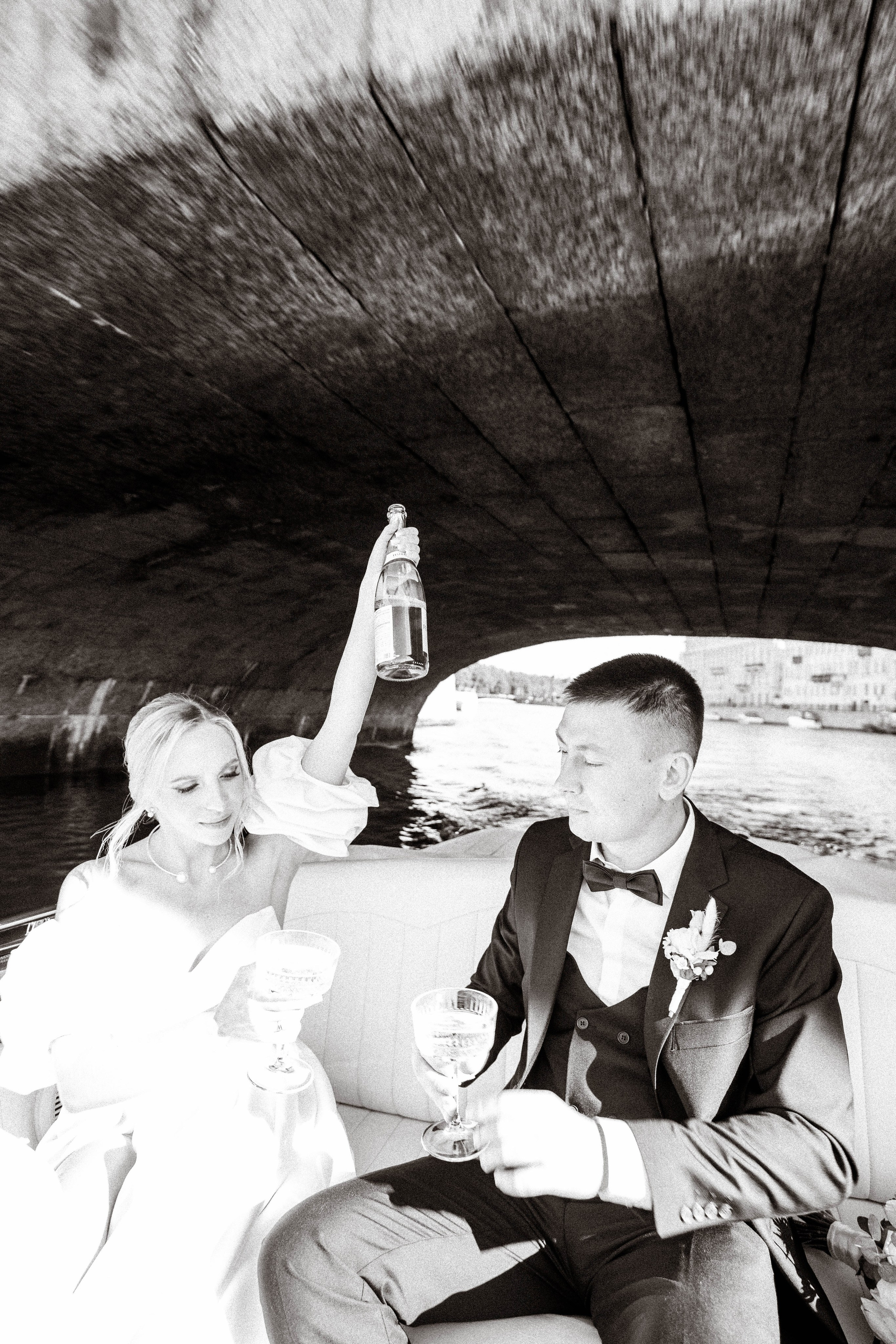 СВАДЕНБНАЯ СЬЕМКА НА КАТЕРЕ ПО КАНАЛАМ САНКТ-ПЕТЕРБУРГА И В АКВАТОРИИ НЕВЫ. Профессиональный фотограф, Санкт-Петербург — Виктория Богомолова