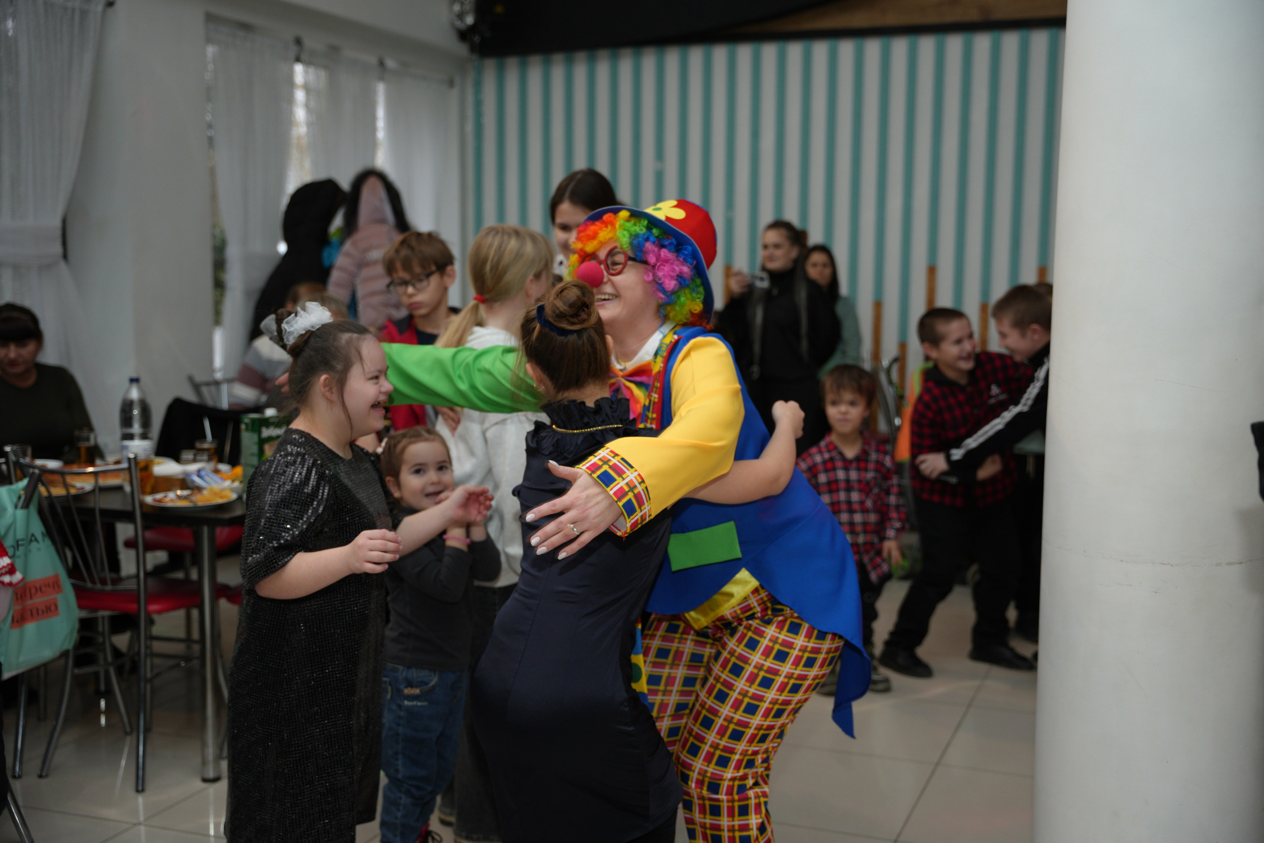 Социально —благотворительная акция «Ты в этом мире не один», посвященная Международному дню инвалидов. ВЫПУСКНЫЕ АЛЬБОМЫ, Школьный фотограф, семейный и свадебный в Саратове и области Ольга Плаксина