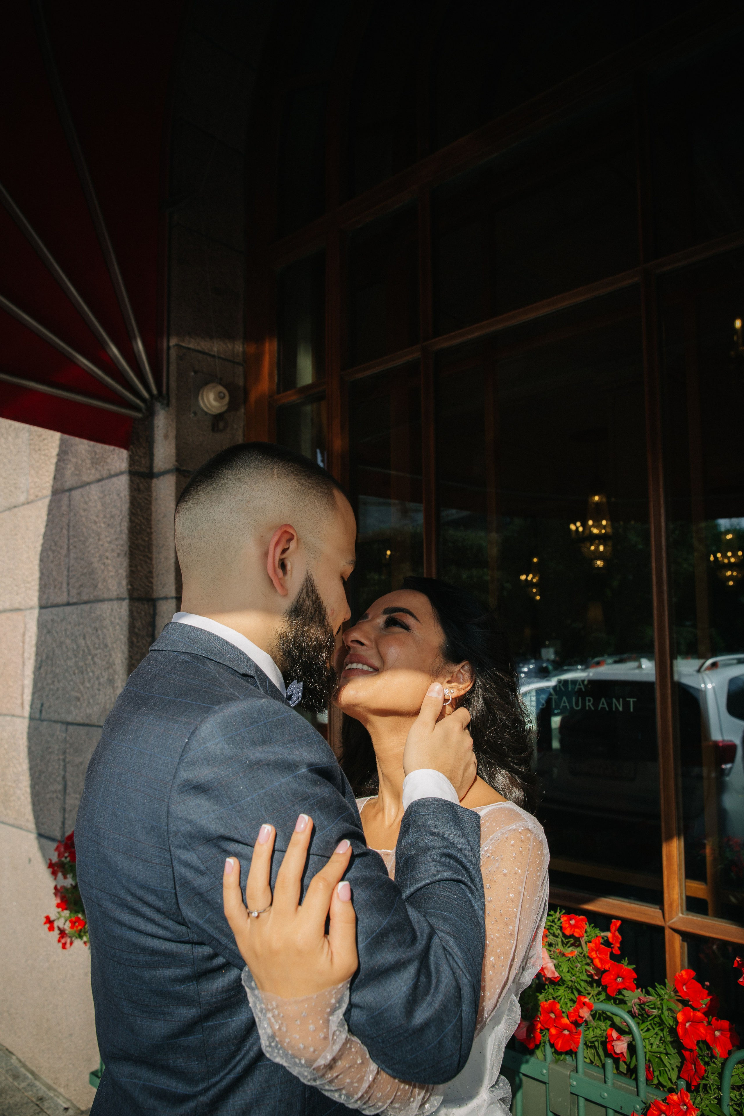 ВЫБОРГСКИЙ ЗАГС | июль, центр. Свадебный фотограф в Санкт-Петербурге Полина Корзухина