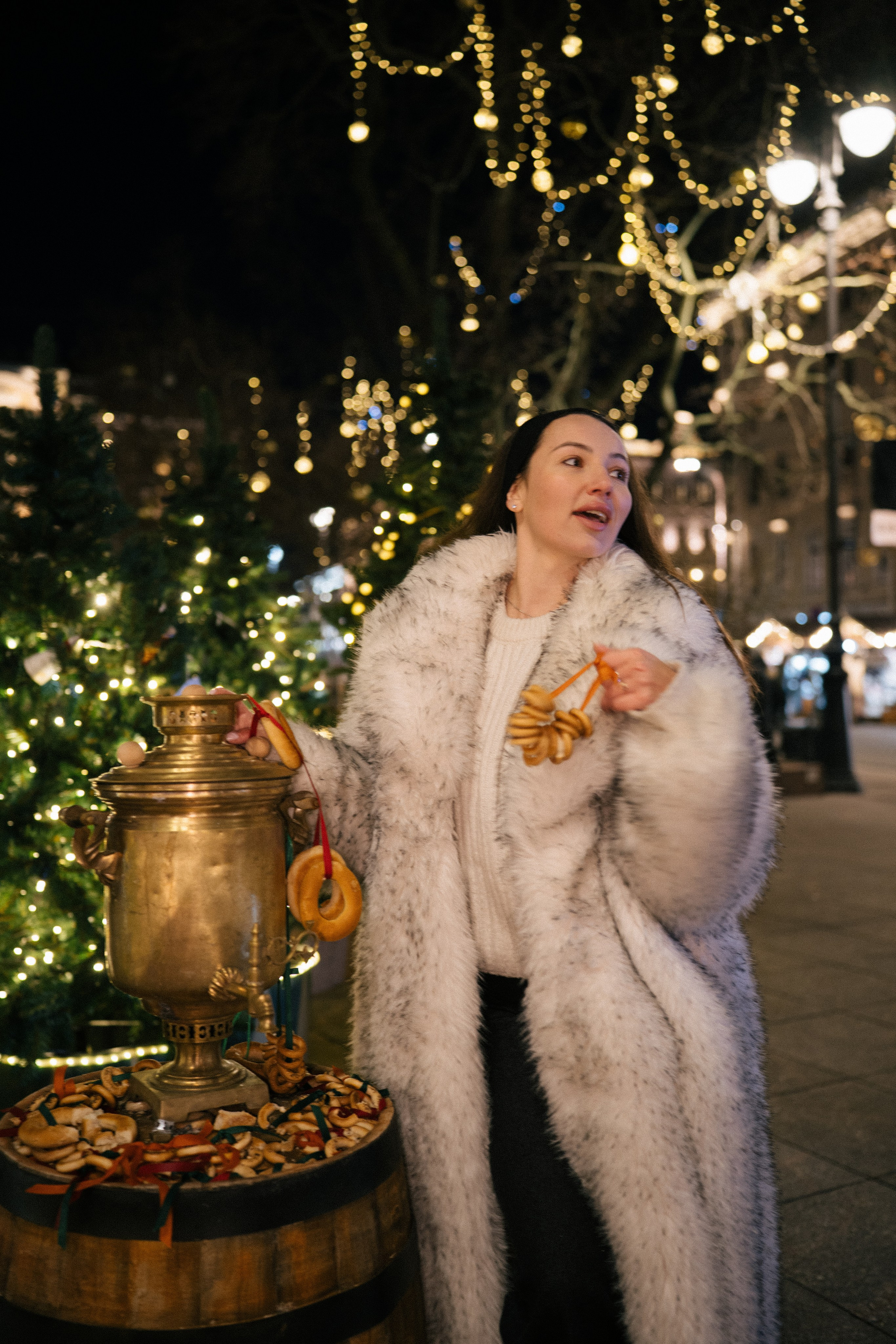 ПРОГУЛКА НА МАНЕЖНОЙ ПЛОЩАДИ ДЛЯ ДЕВУШКИ ПЕРЕД НОВЫМ ГОДОМ (НОВОГОДНЯЯ ФОТОСЕССИИЯ НА МАНЕЖНОЙ ПЛОЩАДИ). Профессиональный фотограф, Санкт-Петербург — Виктория Богомолова