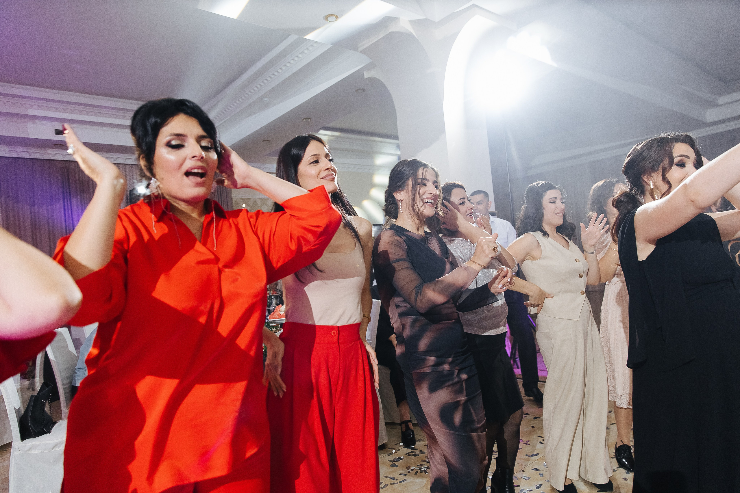 Ани и Назели. 35&5 День рождения, «Янтарь». Фотограф в Красноярске Надежда Воскресенская