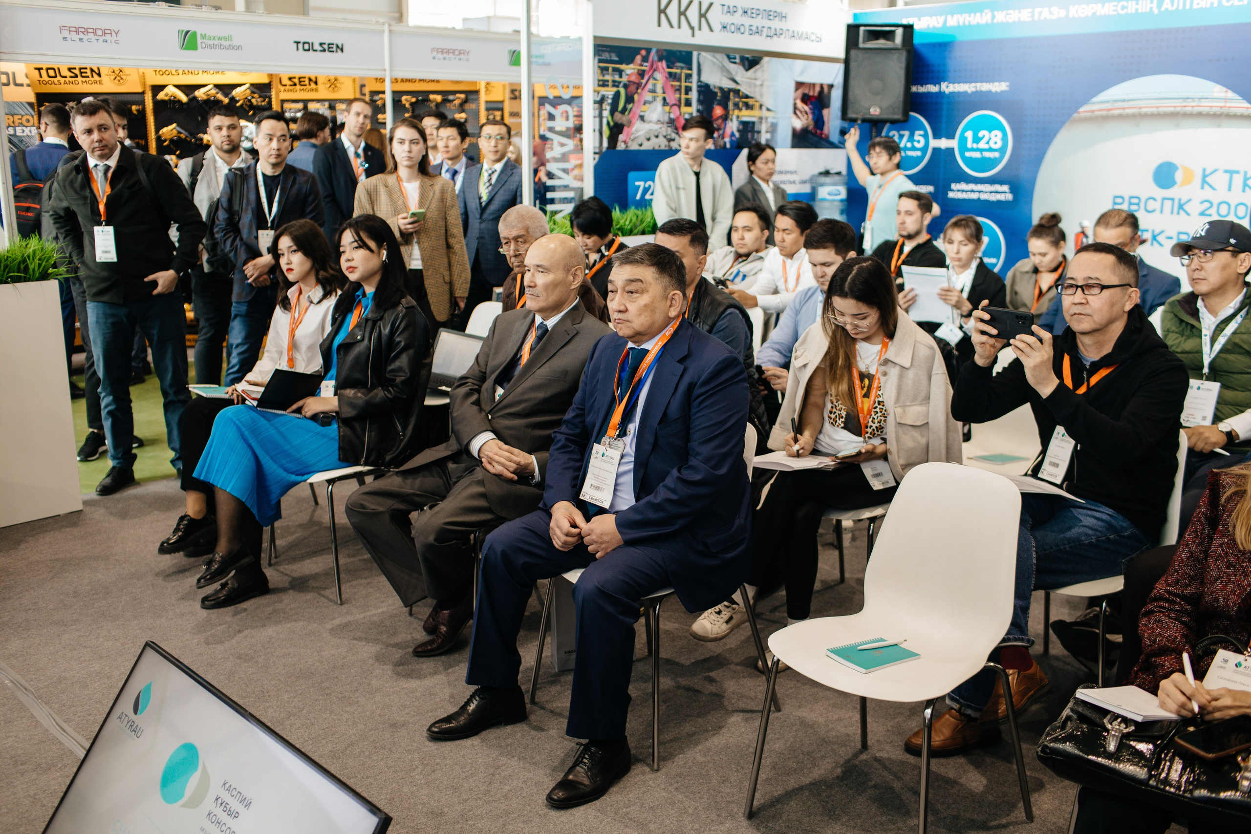 ПРЕСС-КОНФЕРЕНЦИЯ С УЧАСТИЕМ РУКОВОДСТВА КТК. Фотограф в Атырау Аслан Мурат