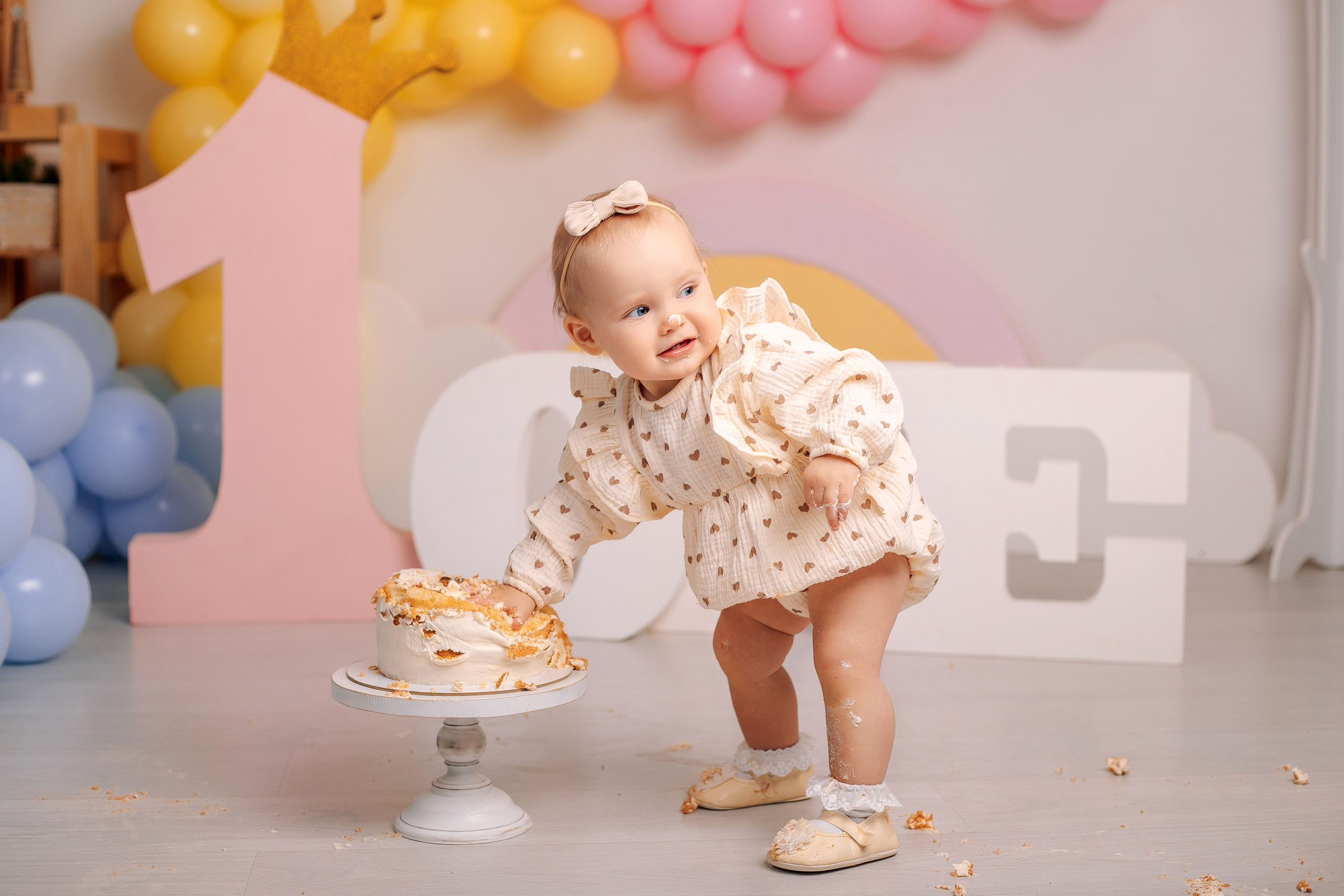 Фотосессия девочки на первый тортик. Семейный фотограф Анна Скворцова