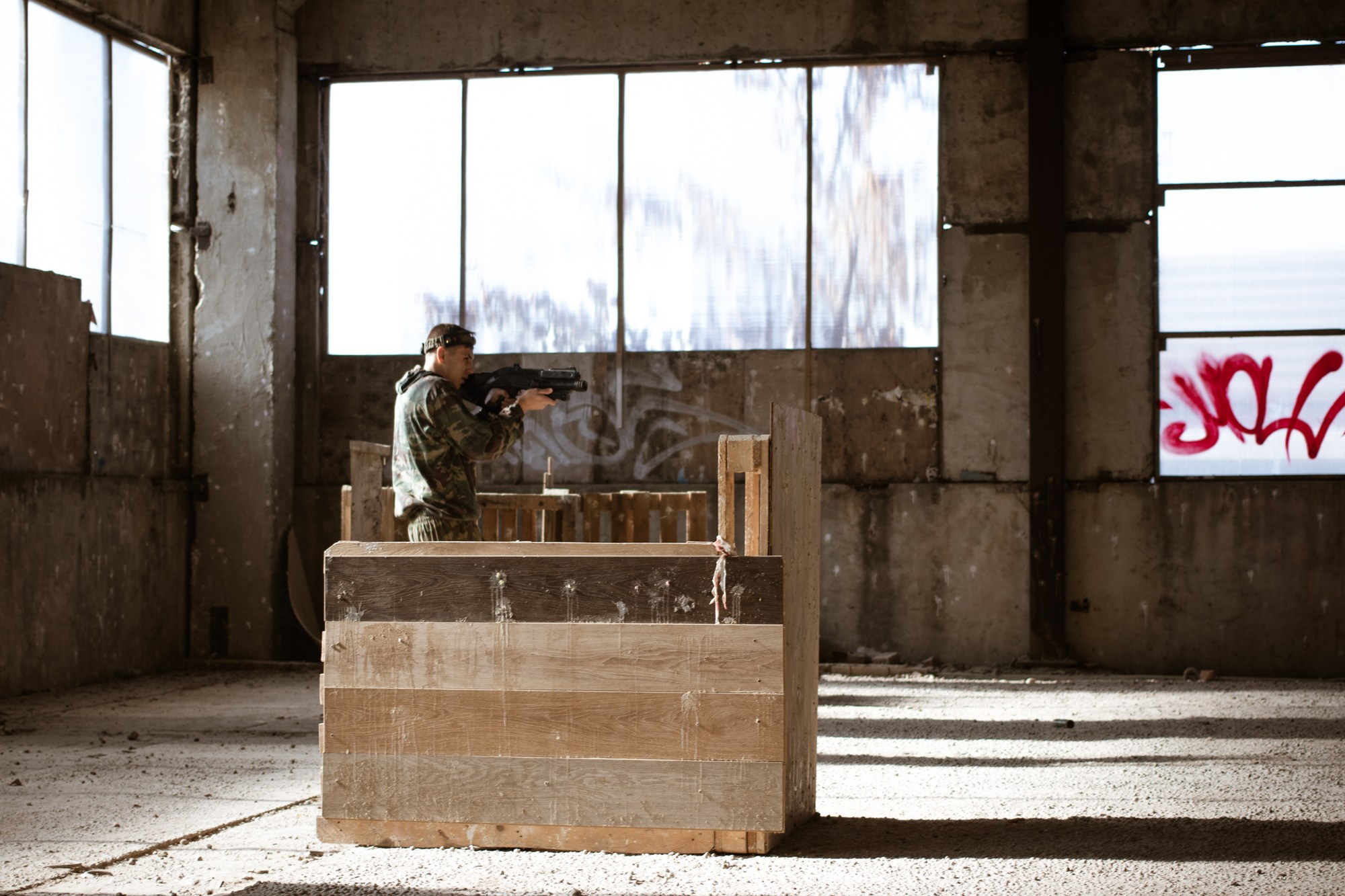Лазертаг на заводе ЗИП. Репортажный, промышленный и маркетплейс-фотограф Дмитрий Чернат