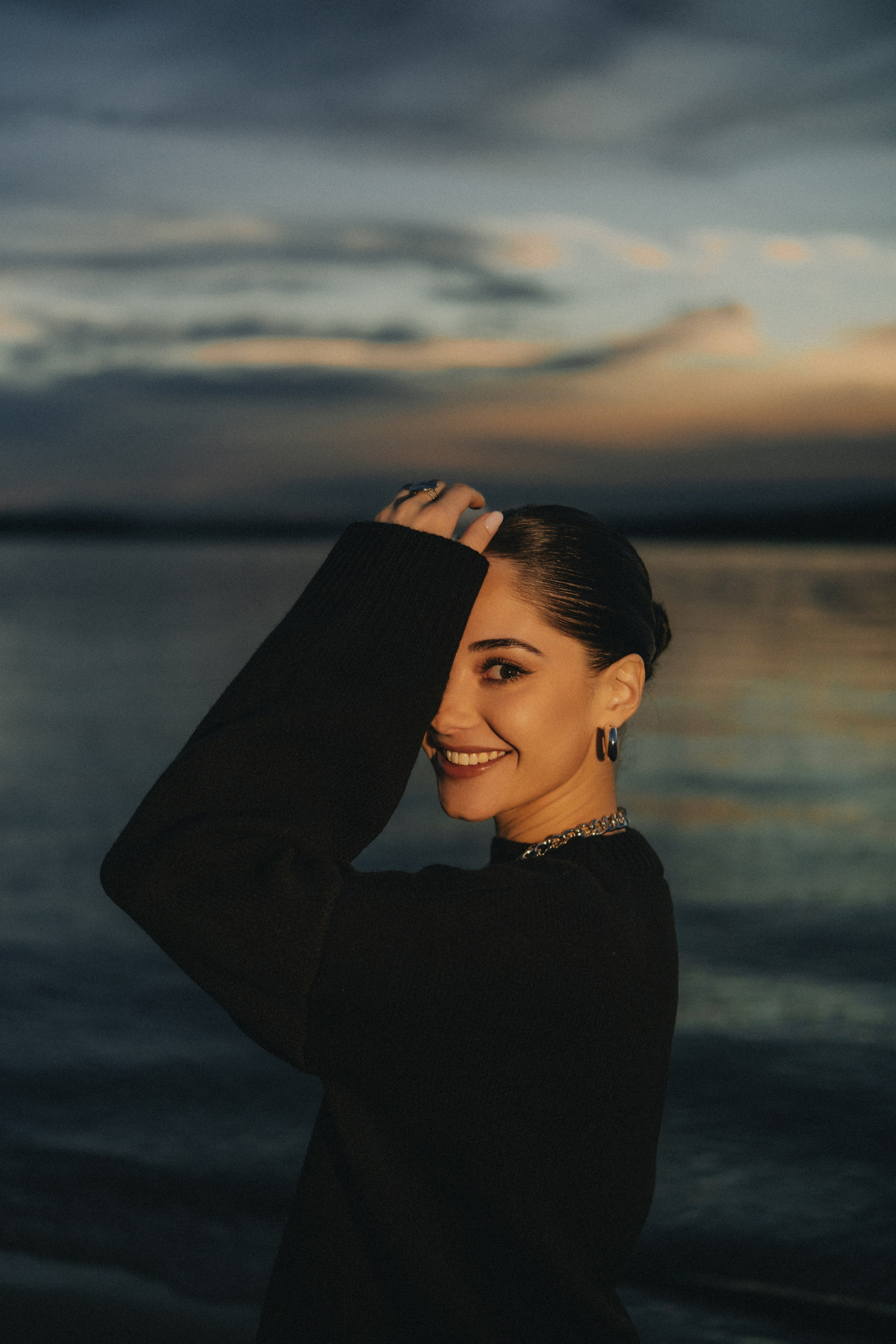 Юля | фотосессия на закате у воды. Портретный фотограф Москва