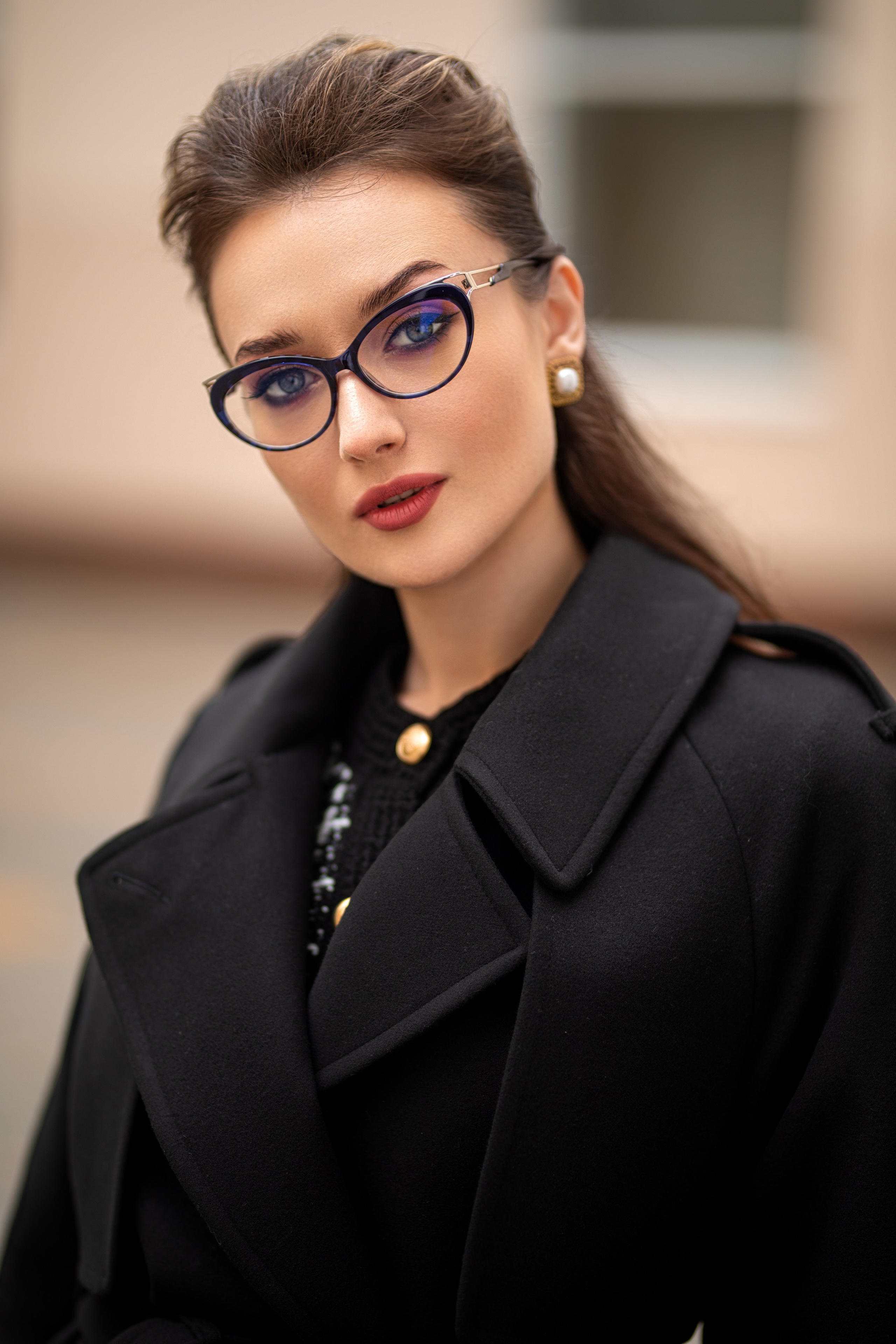 Студийный фотосет с Анастасией в минимальном интерьере в формате для «себя»