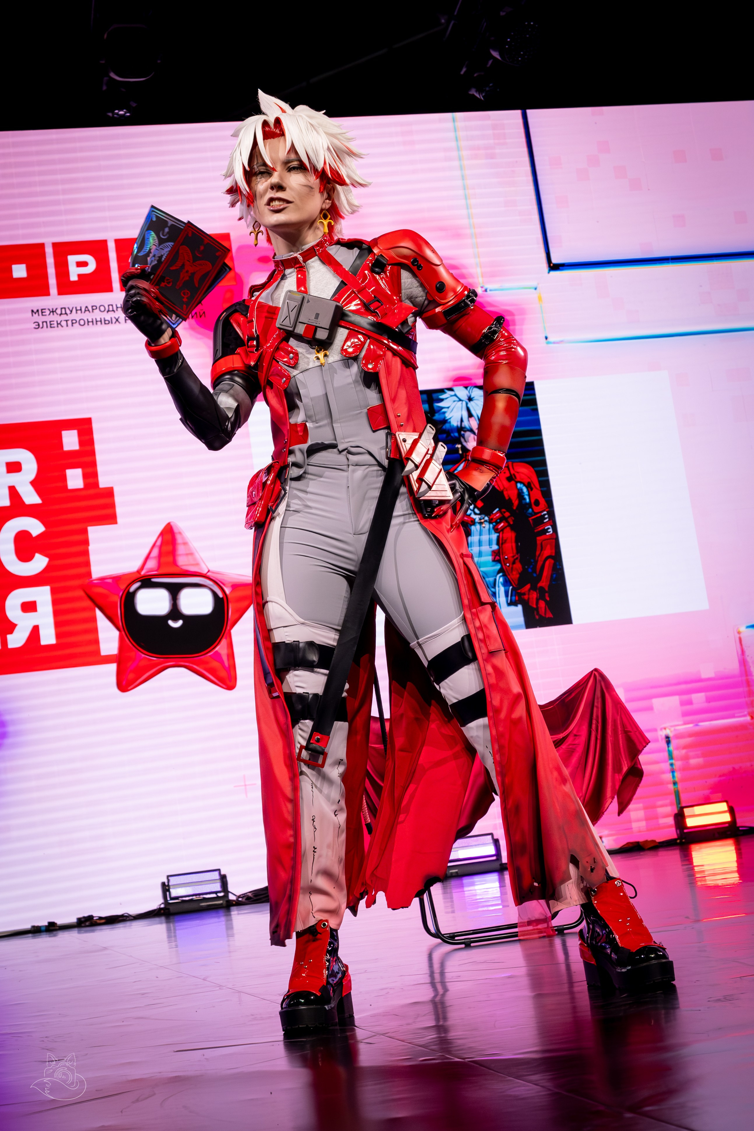 Сцена РЭД ЭКСПО 2024. Косплей фотограф
