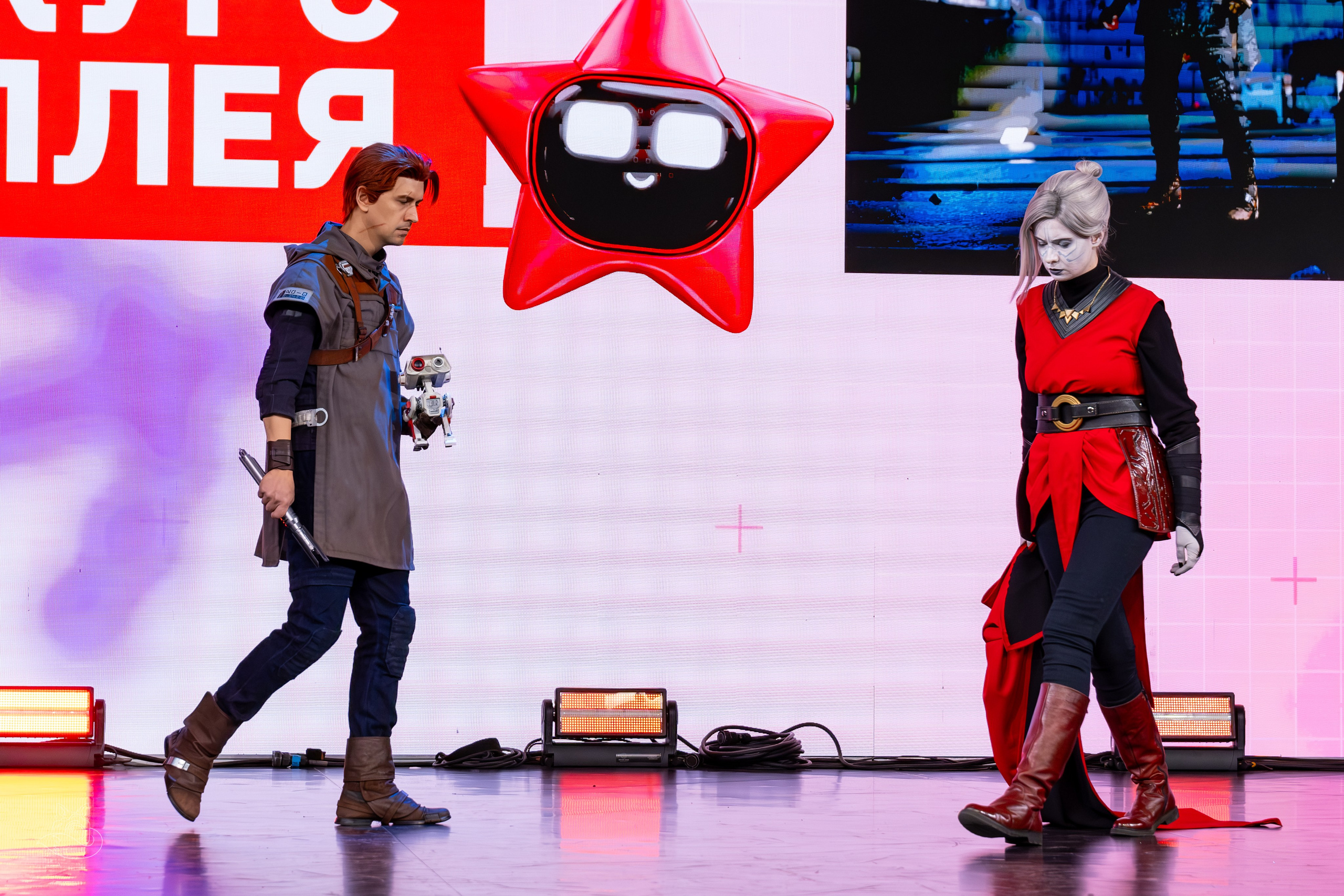 Сцена РЭД ЭКСПО 2024. Косплей фотограф