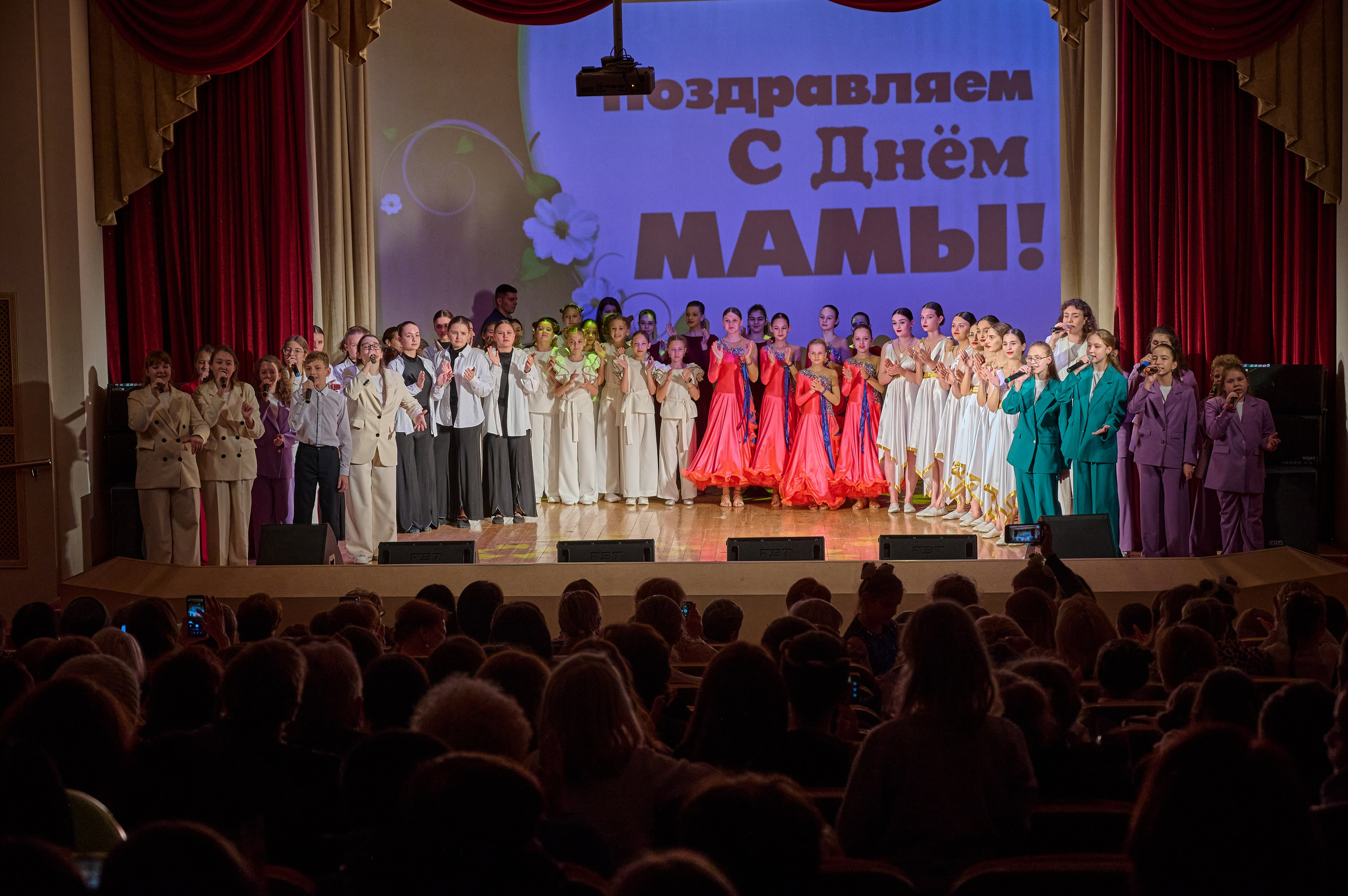 День матери. Кабардинка. Жизнь курорта Кабардинка в фотографиях