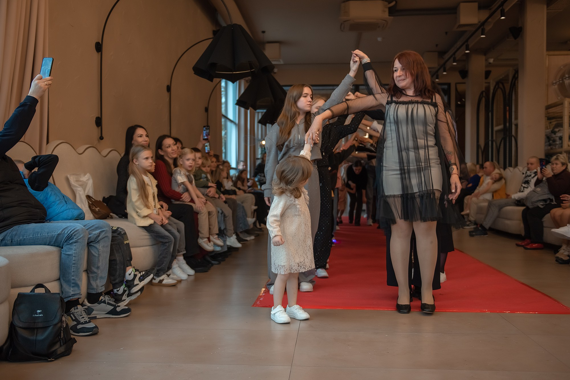 HAPPYkids дефиле в день мамы. Семейный и коммерческий фотограф в Сочи Александр Бодунов