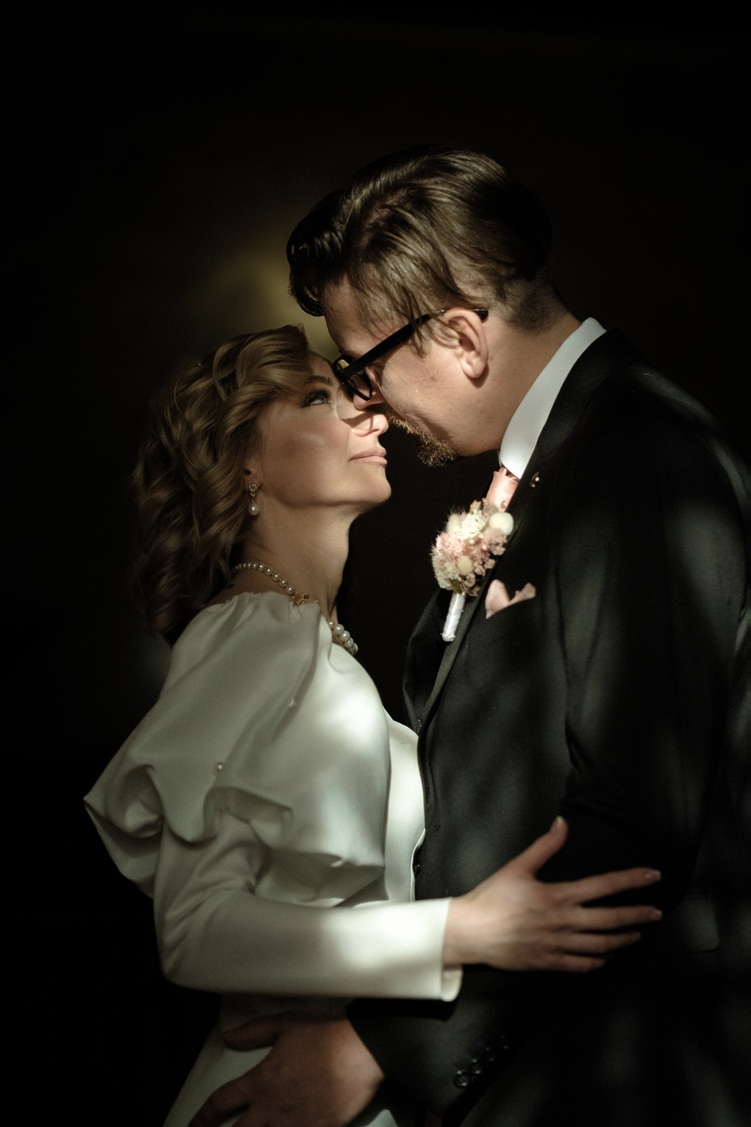 ЗАГС Петроградского района г. Санкт-Петербург - фотосессия молодожёнов в гостиной перед регистрацией. Фотограф Александр Шведов