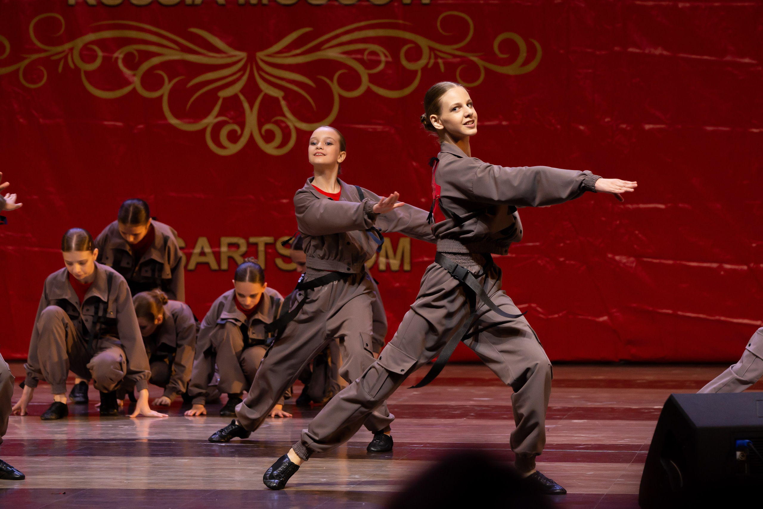 Сцена. Главная