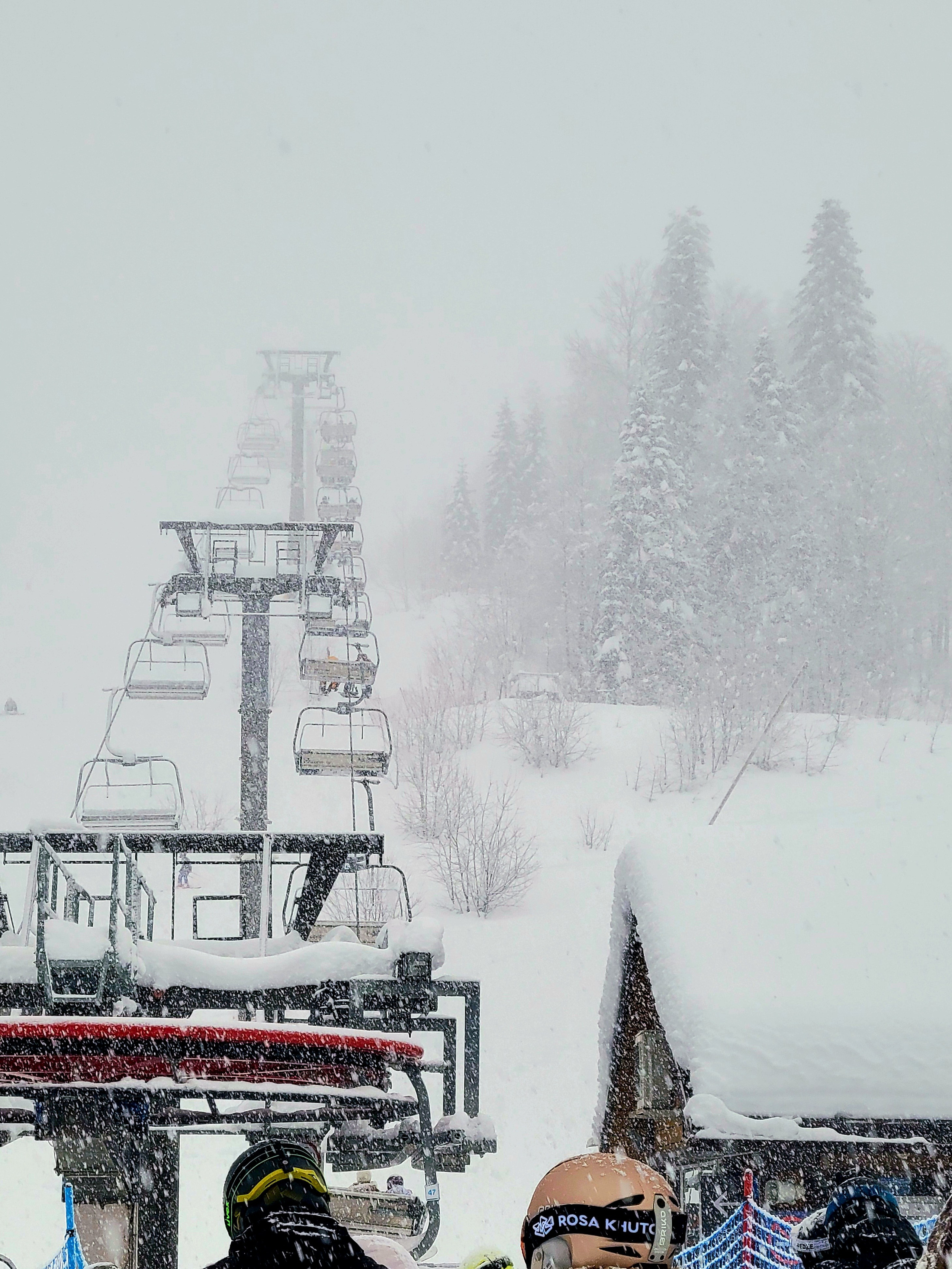 На следующий день не смотря на снегопад отправились кататься 