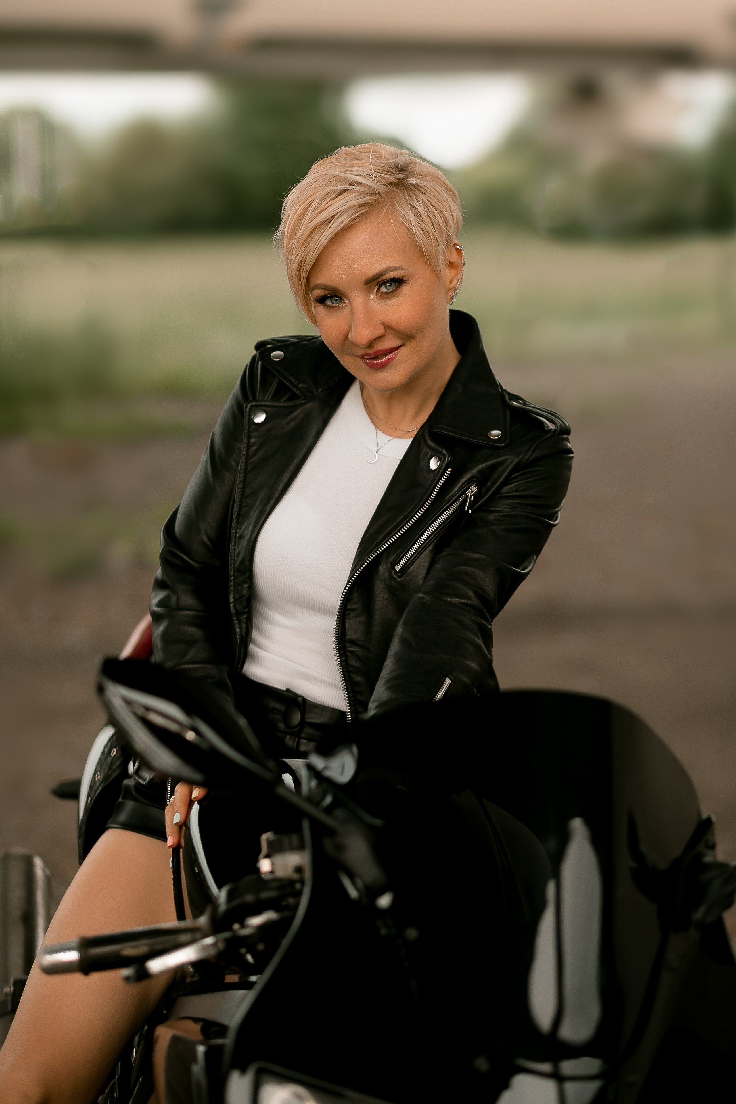 Фотосессия на мотоцикле для девушки. Семейный и свадебный фотограф в Санкт-Петербурге Таша Семёнова