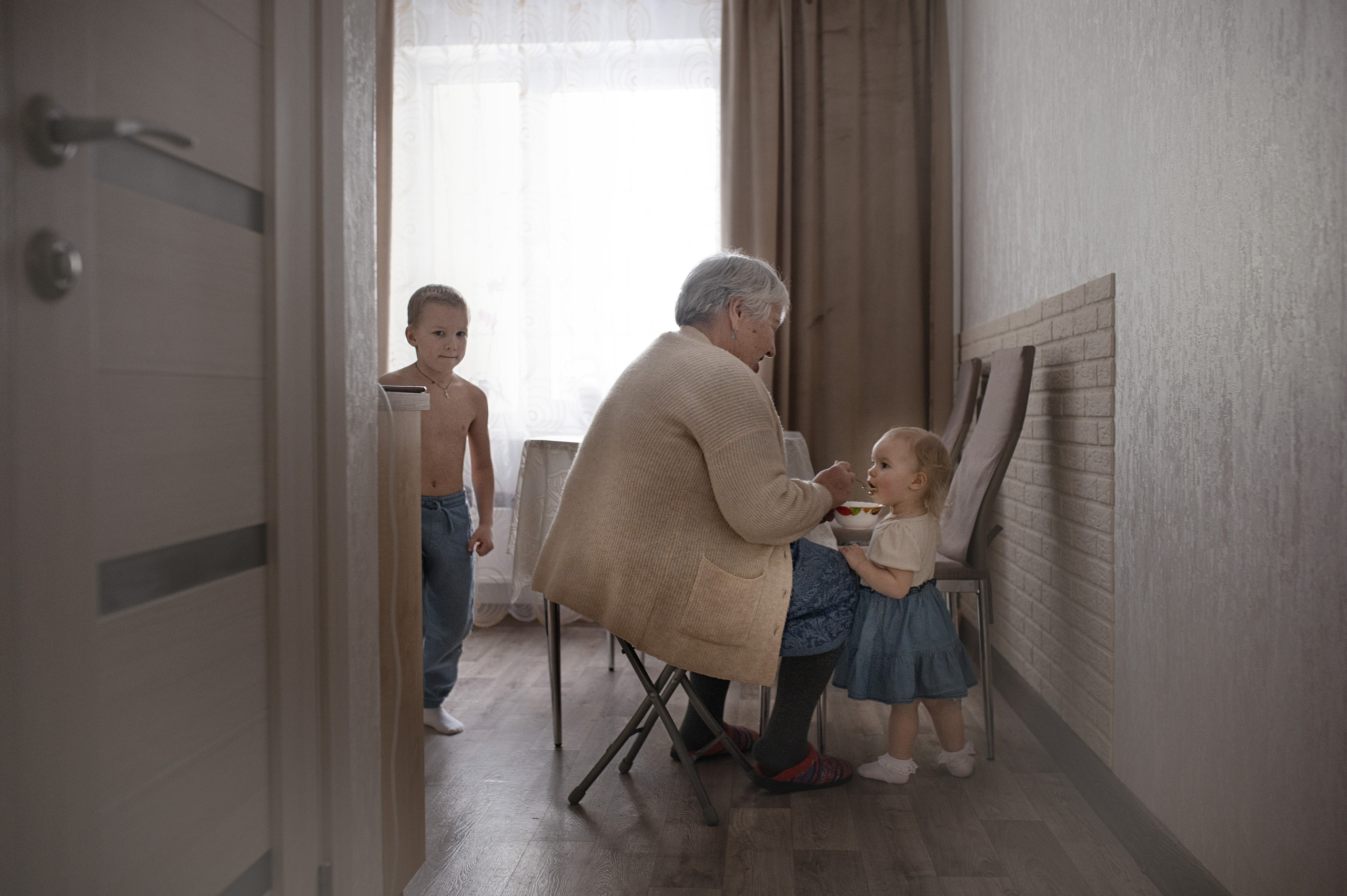 Семья Ляминых дома. Фотографы крещения/венчания  Красноярск Татьяна и Вячеслав Переваловы