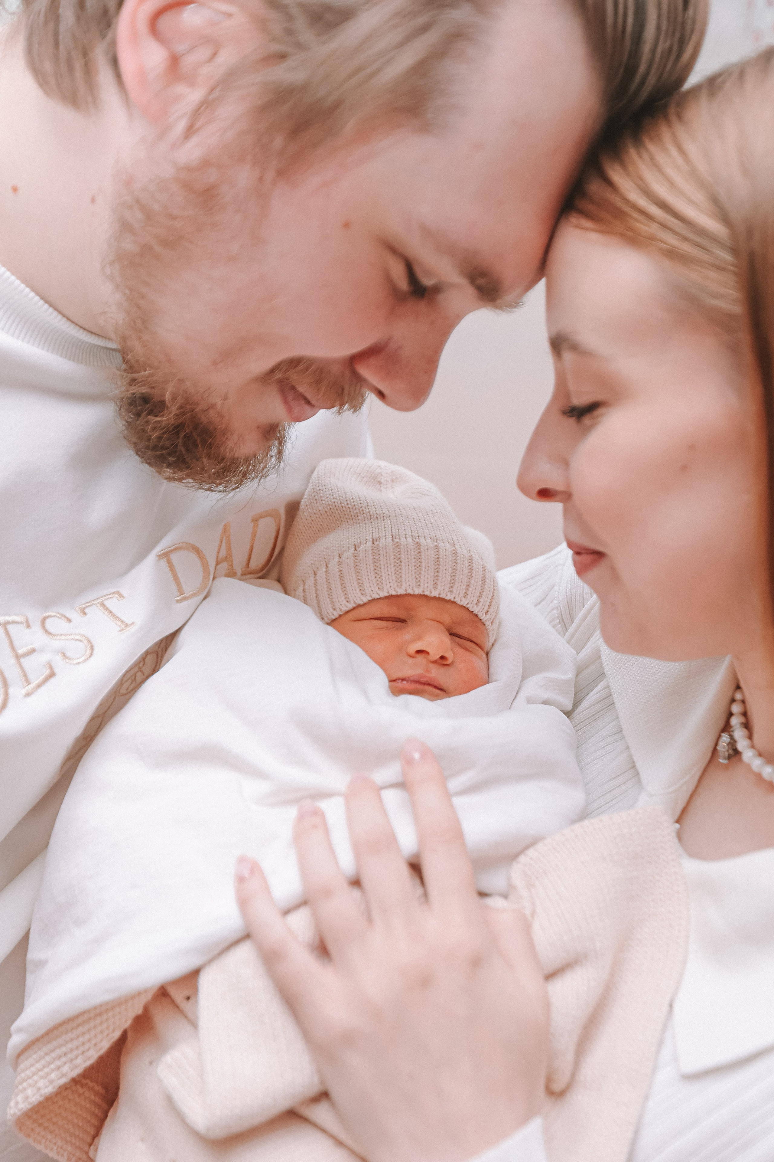 Выписка палата+внизу ПЦЭ. Семейный фотограф Тюмень, фотограф на роды Салмина Мария