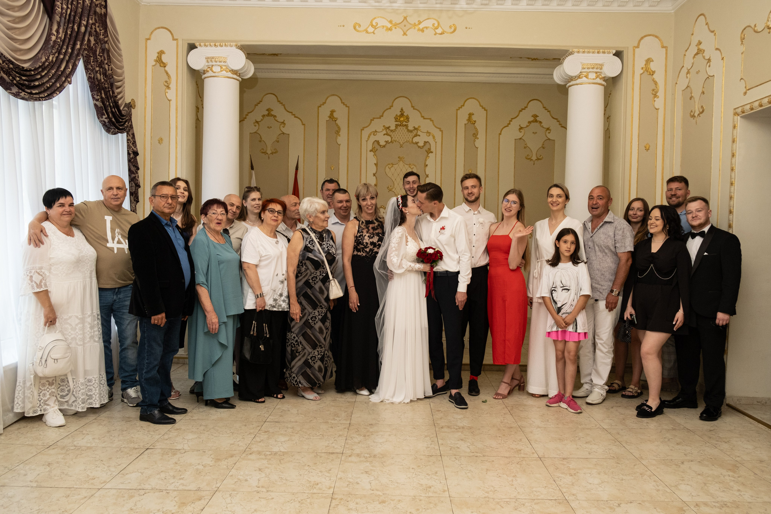 О+Д (ЗАГС, прогулка Центр и Парк Победы, банкет). Профессиональная фотосъемка в Крыму. Натуральные эмоции и живые кадры. Забронируйте дату прямо сейчас!