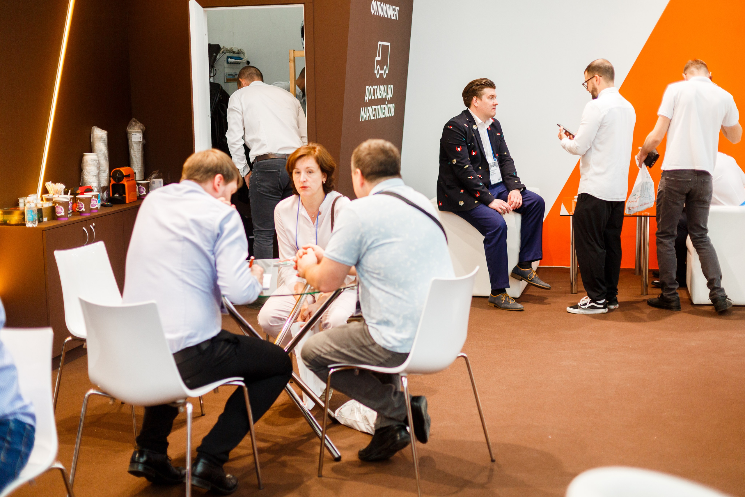 Обзор работы стенда Курьер-сервис. Репортажный фотограф Борис Геер