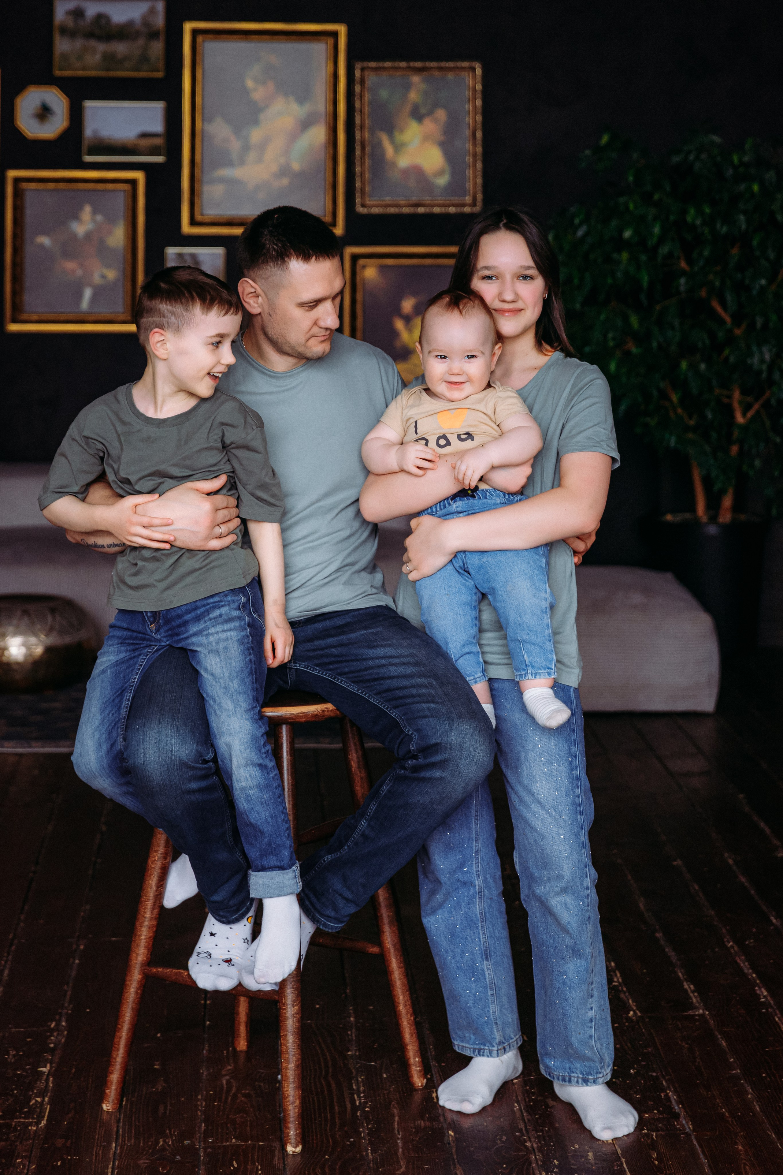 Семейная фотосессия на первый годик. Семейный и детский фотограф в Мурманске Карина Березина